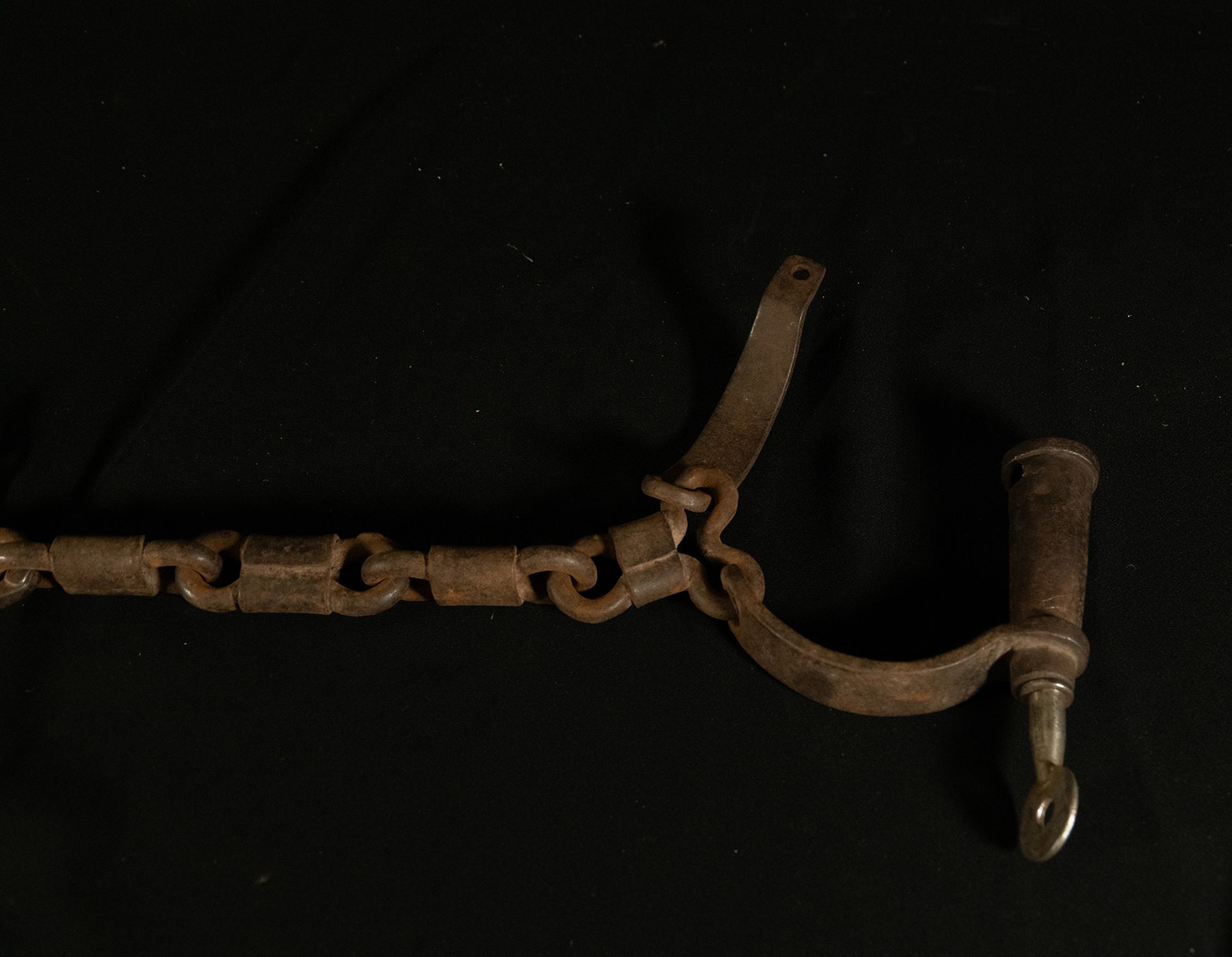 Handcuffs for prisoner or slave, Colonial India, 19th century - Image 2 of 3