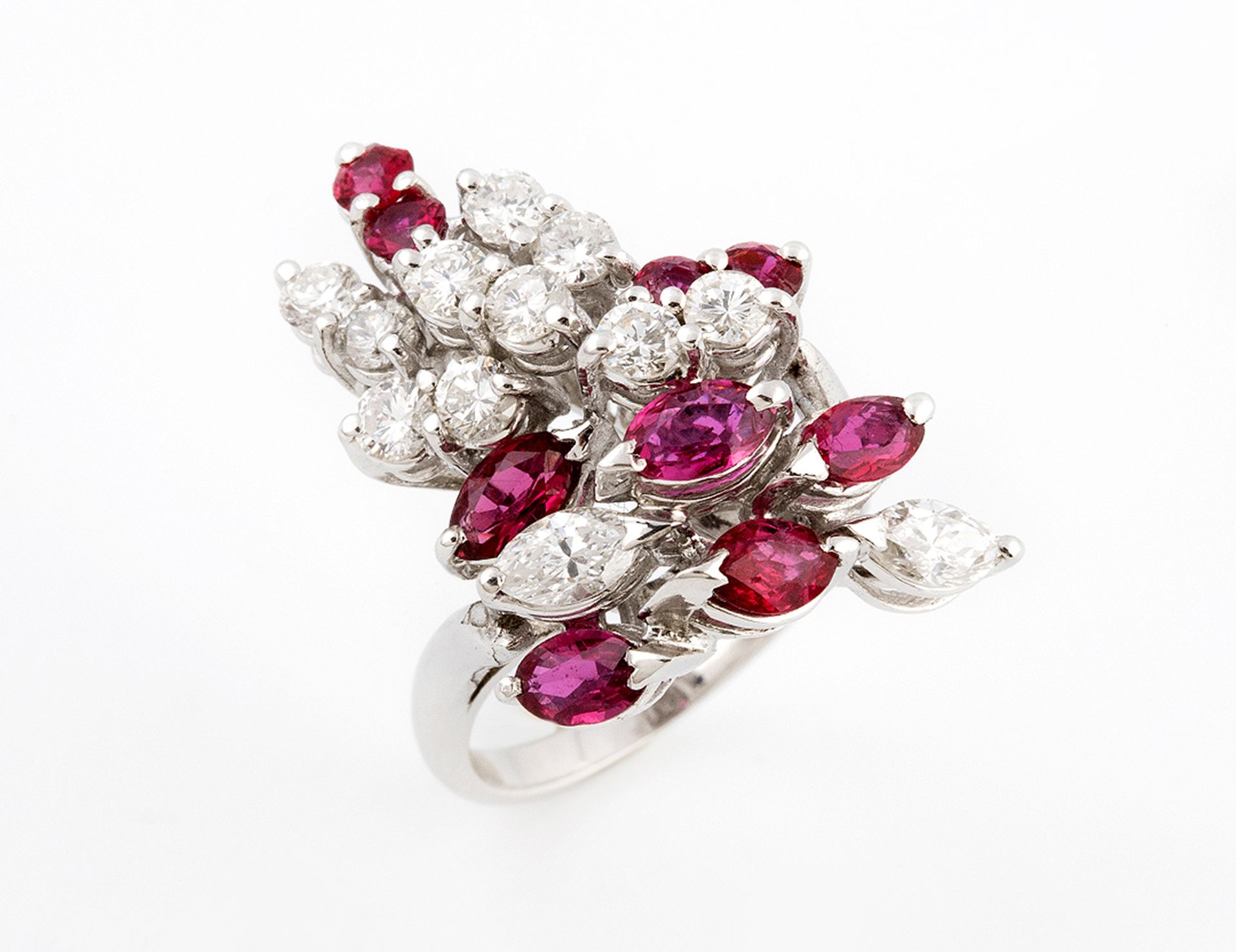 Important ring with AAA rubies of 1.20 ct in total and brilliant cut diamonds of 1 ct in total