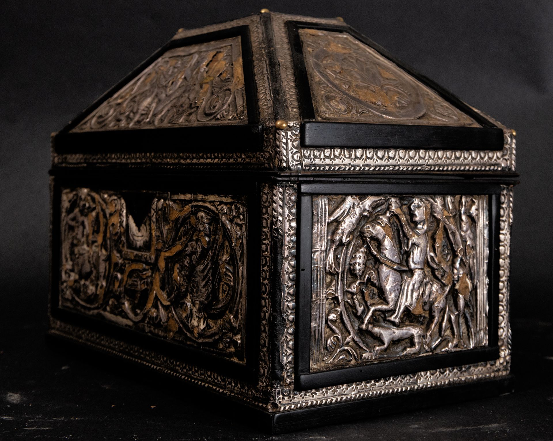 Italian Renaissance chest in embossed silver and ebony marquetry - Image 2 of 3