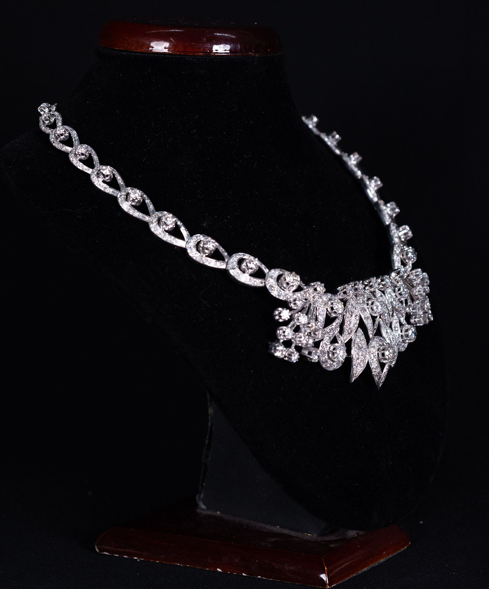 Important Lady necklace in white 18k gold and brilliant cut Diamonds of a total of 30 carats, 81 gra - Bild 6 aus 11