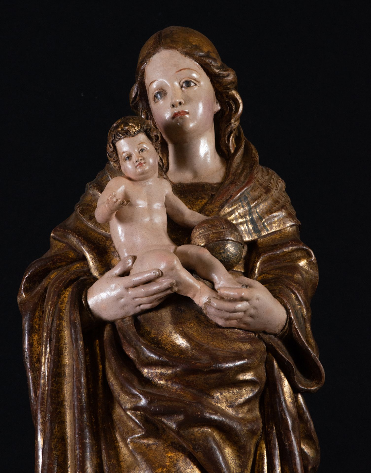 Spectacular Large Virgin with Child in her arms in wood carving, Romanist school of the 16th century - Image 2 of 9