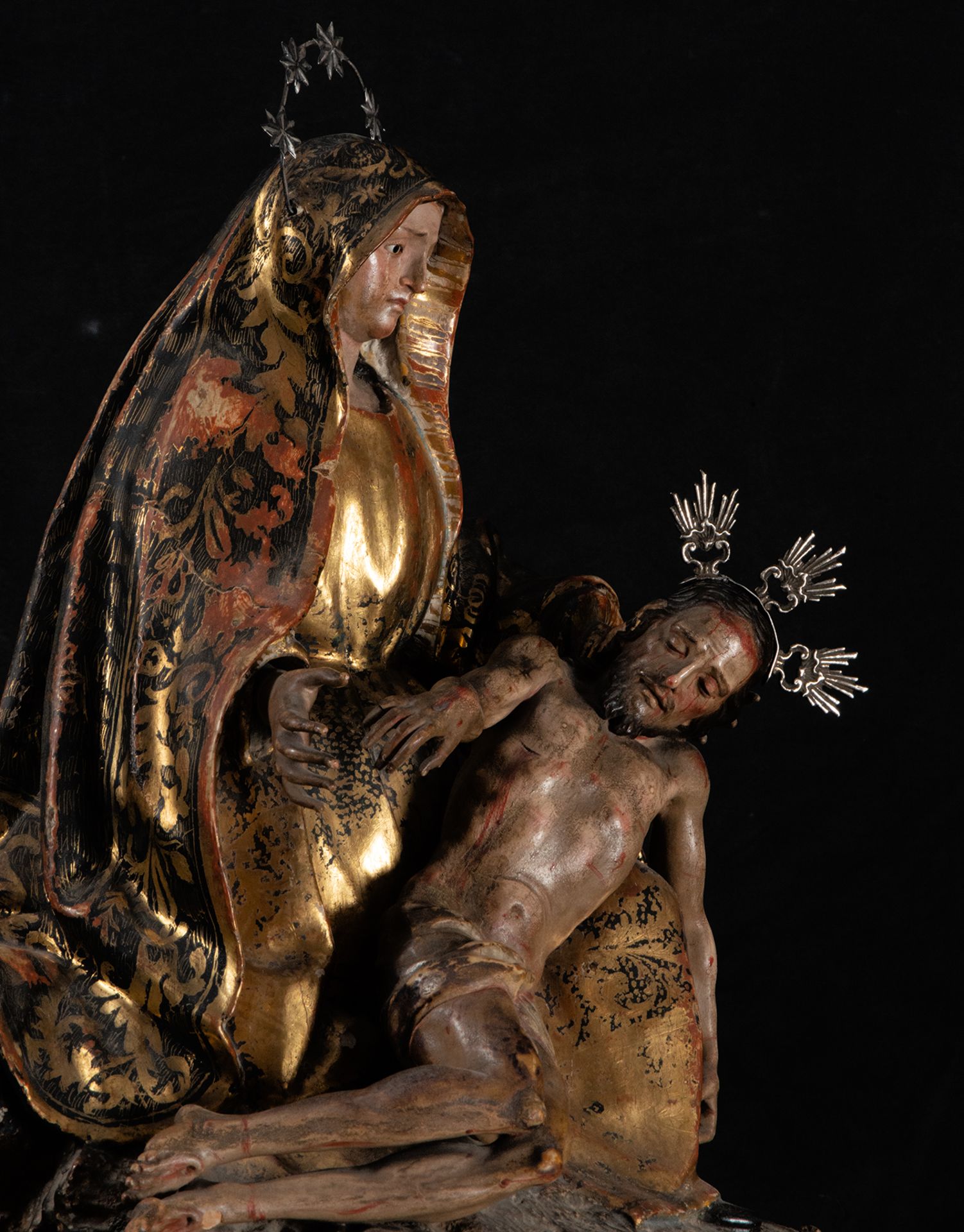 Exceptional Pieta depicting Mary with Christ in her arms, Guatemala, early 18th century Novohisopano - Image 6 of 8