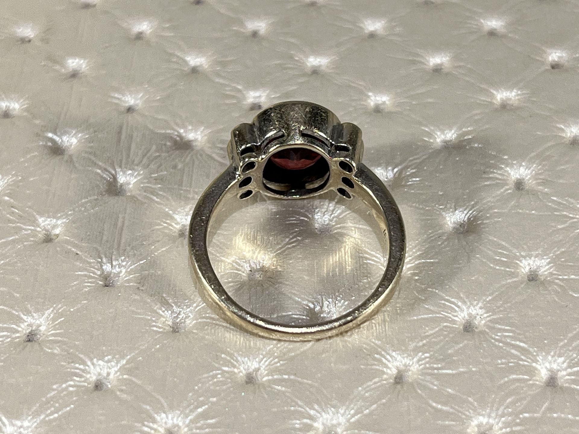 18k white gold ring with brilliant cut diamonds and garnet - Weight: 5gr - 350 - Image 4 of 7