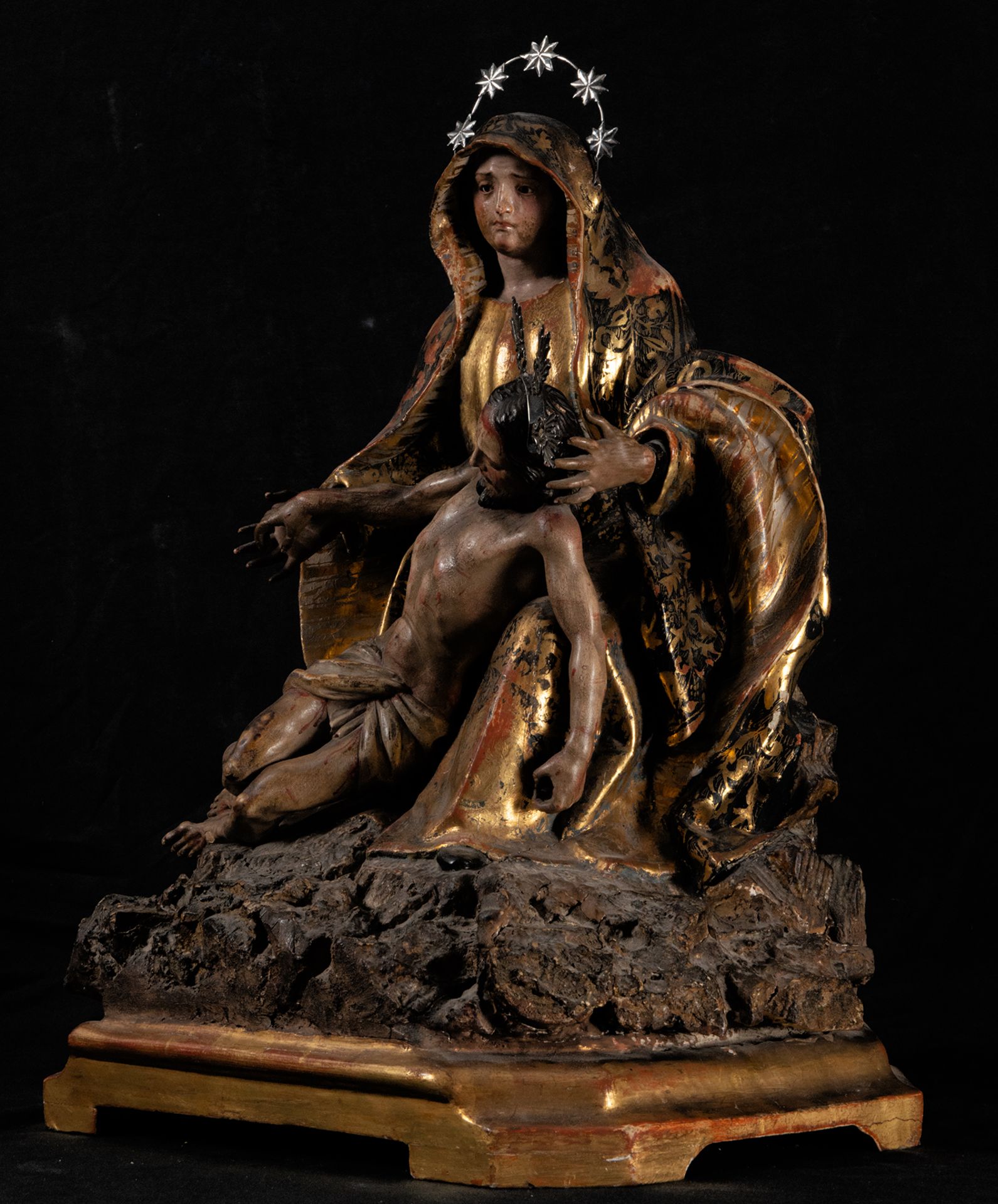 Exceptional Pieta depicting Mary with Christ in her arms, Guatemala, early 18th century Novohisopano - Image 3 of 8