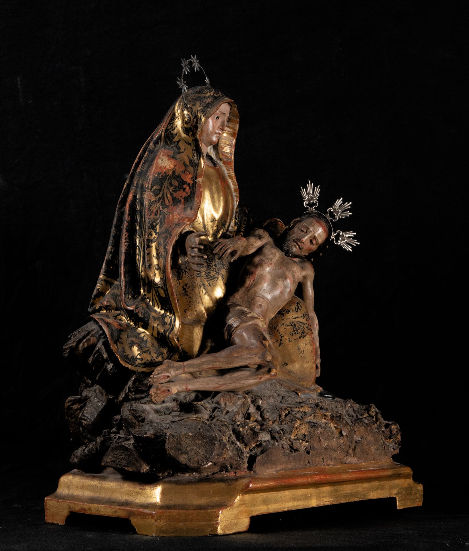 Exceptional Pieta depicting Mary with Christ in her arms, Guatemala, early 18th century Novohisopano - Image 5 of 8