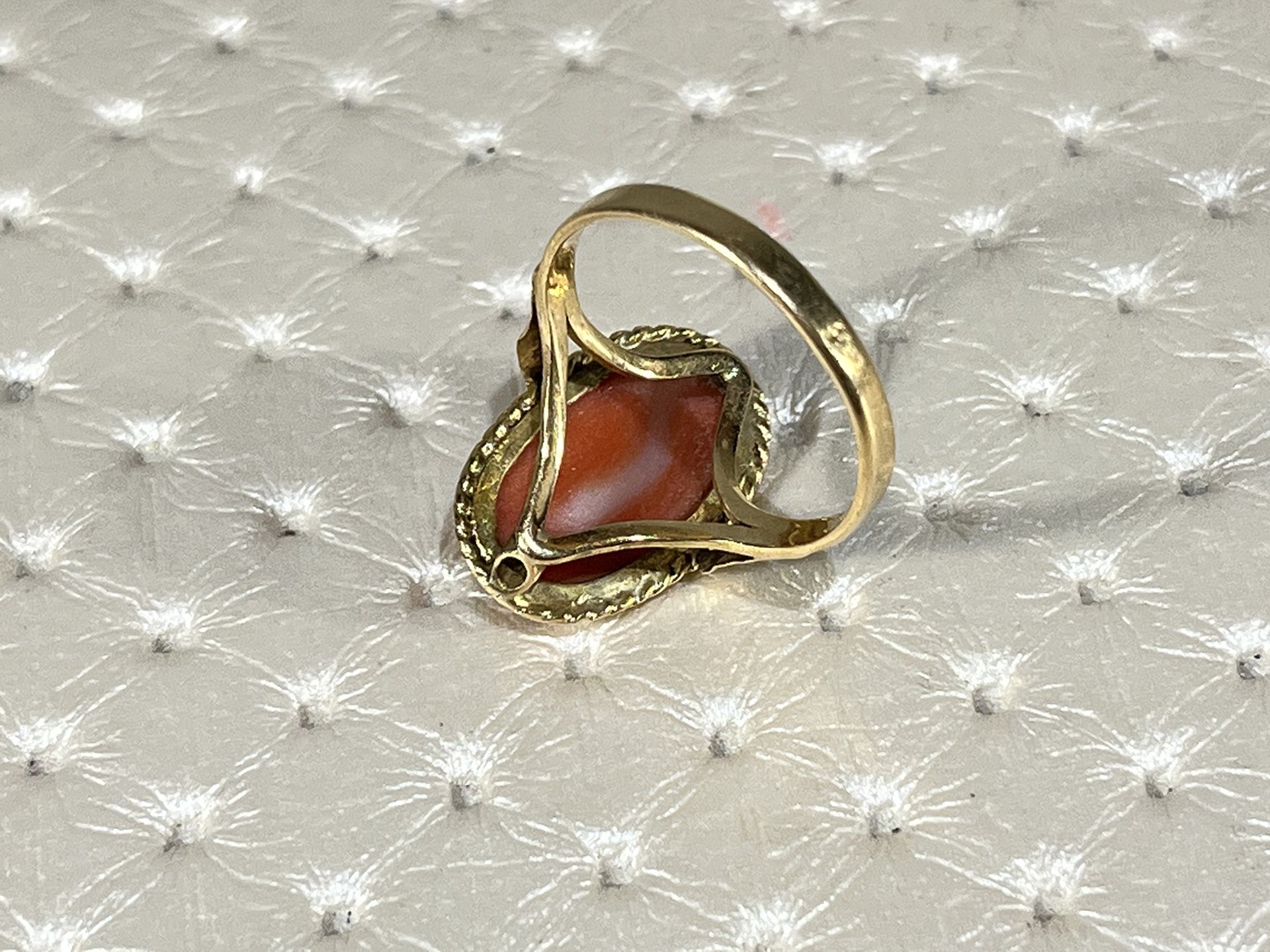 18k Gold and Coral Ring - Image 4 of 6