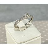 14k GOLD ring and Brilliant cut Diamonds and carré 1.44 ct approx