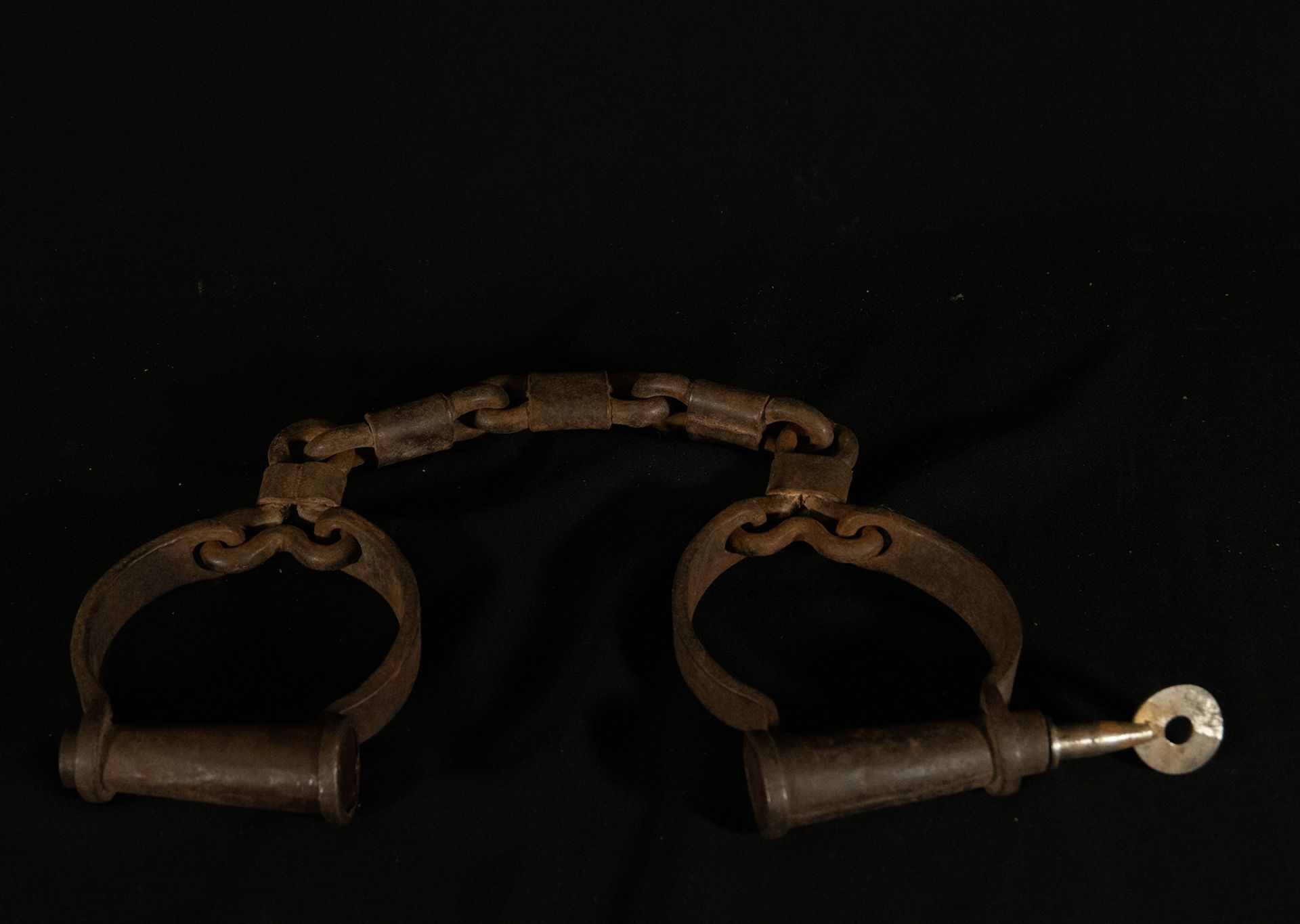 Handcuffs for prisoner or slave, Colonial India, 19th century