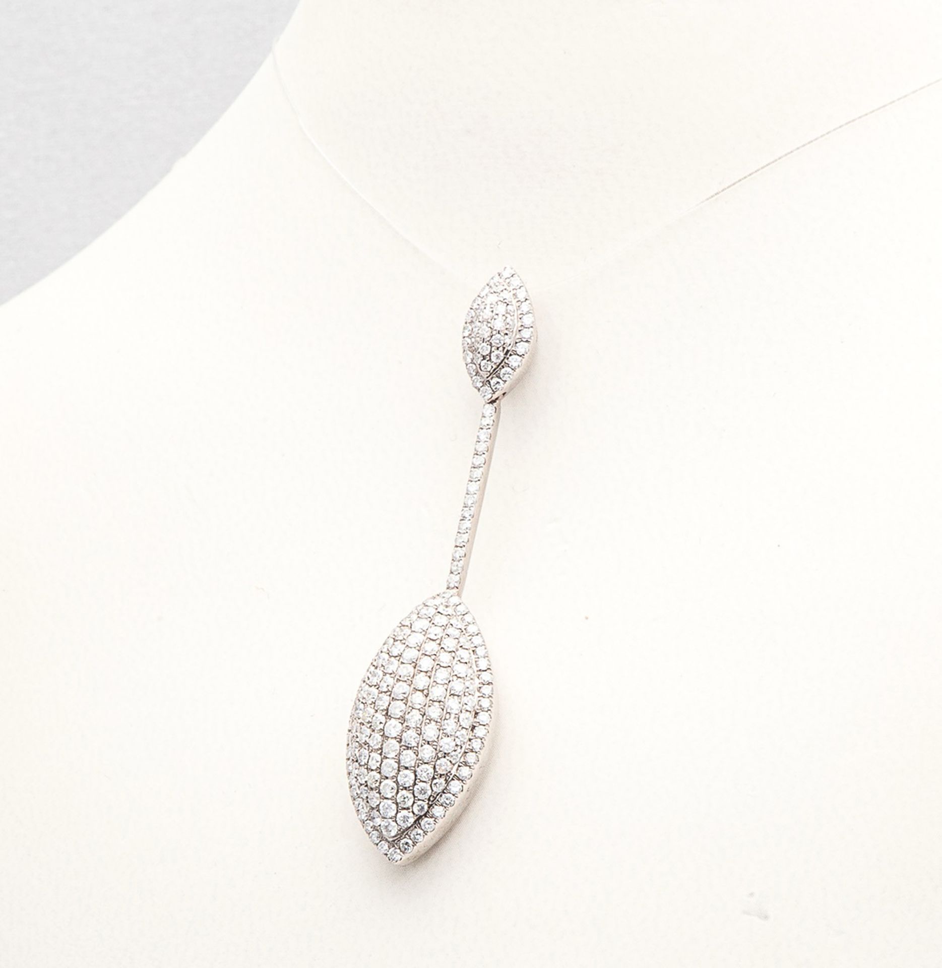 Distinguished pendant for Lady in 18k white gold with 3 ct of brilliant cut diamonds in total - Image 3 of 9