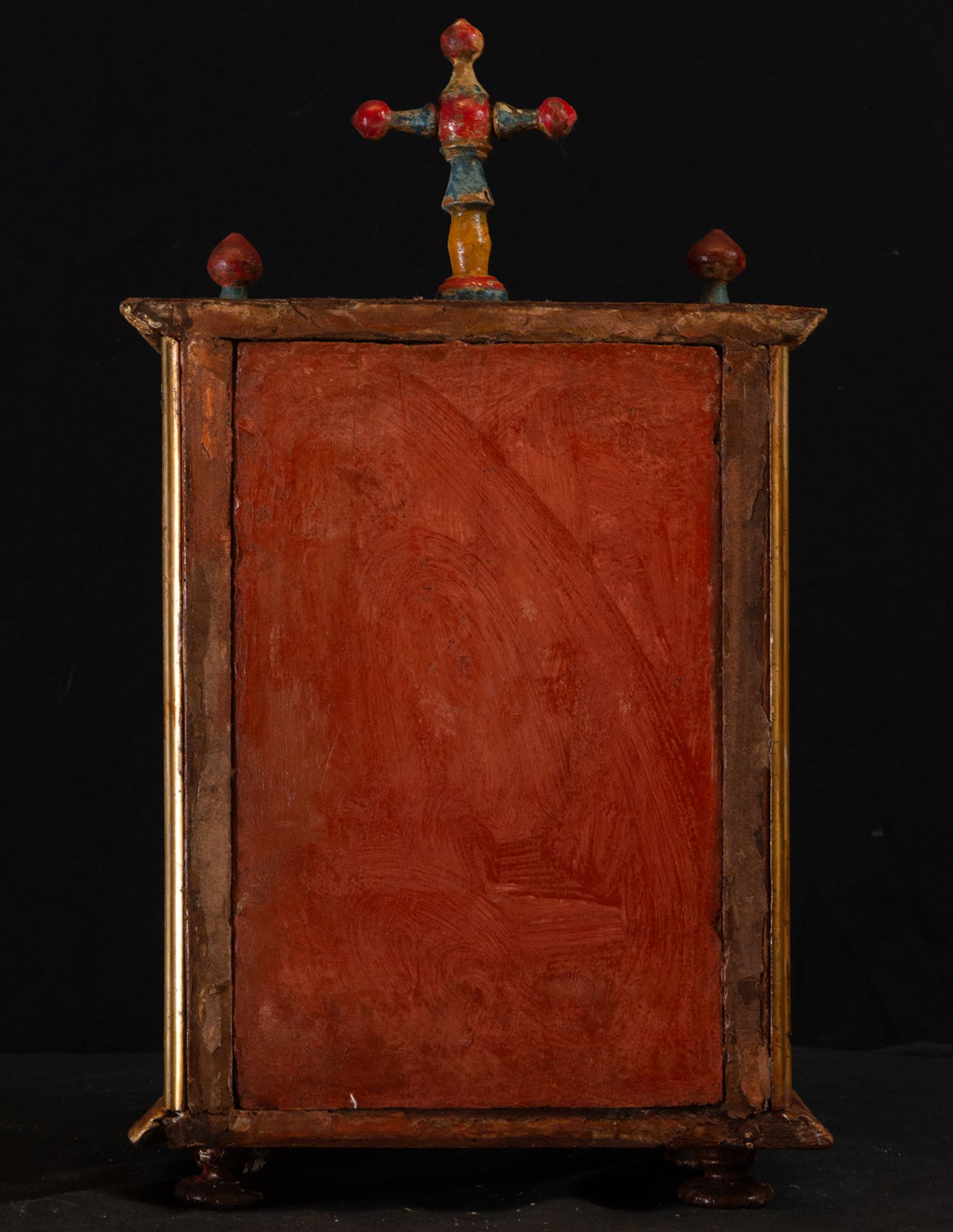 Unusual colonial ensemble of Urn with Virgin of Pilar and Parsonnages in wax, Mexican colonial work  - Image 6 of 6