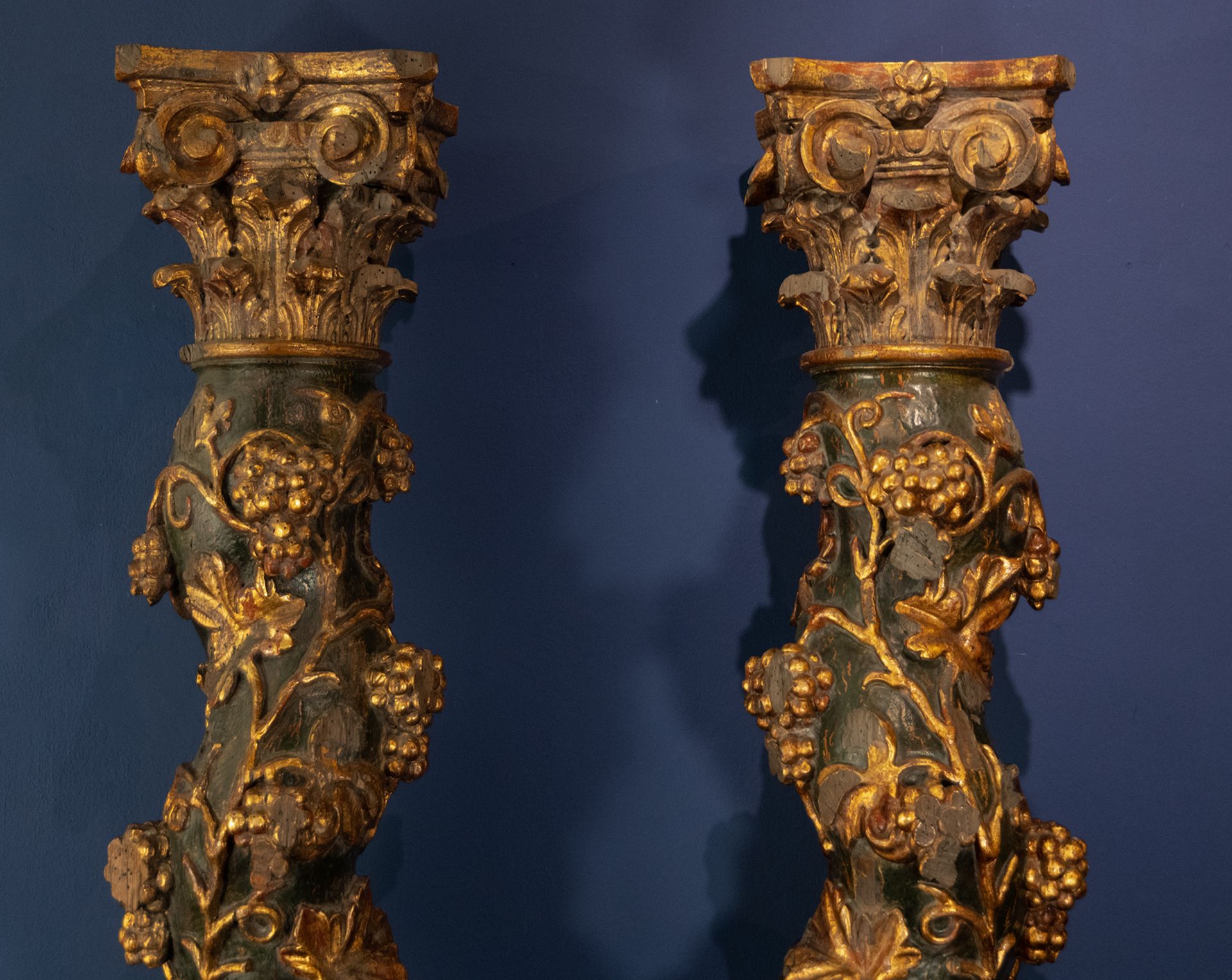 Pair of Large Solomonic Columns, 17th century, in carved, polychromed and gilt wood - Image 2 of 4