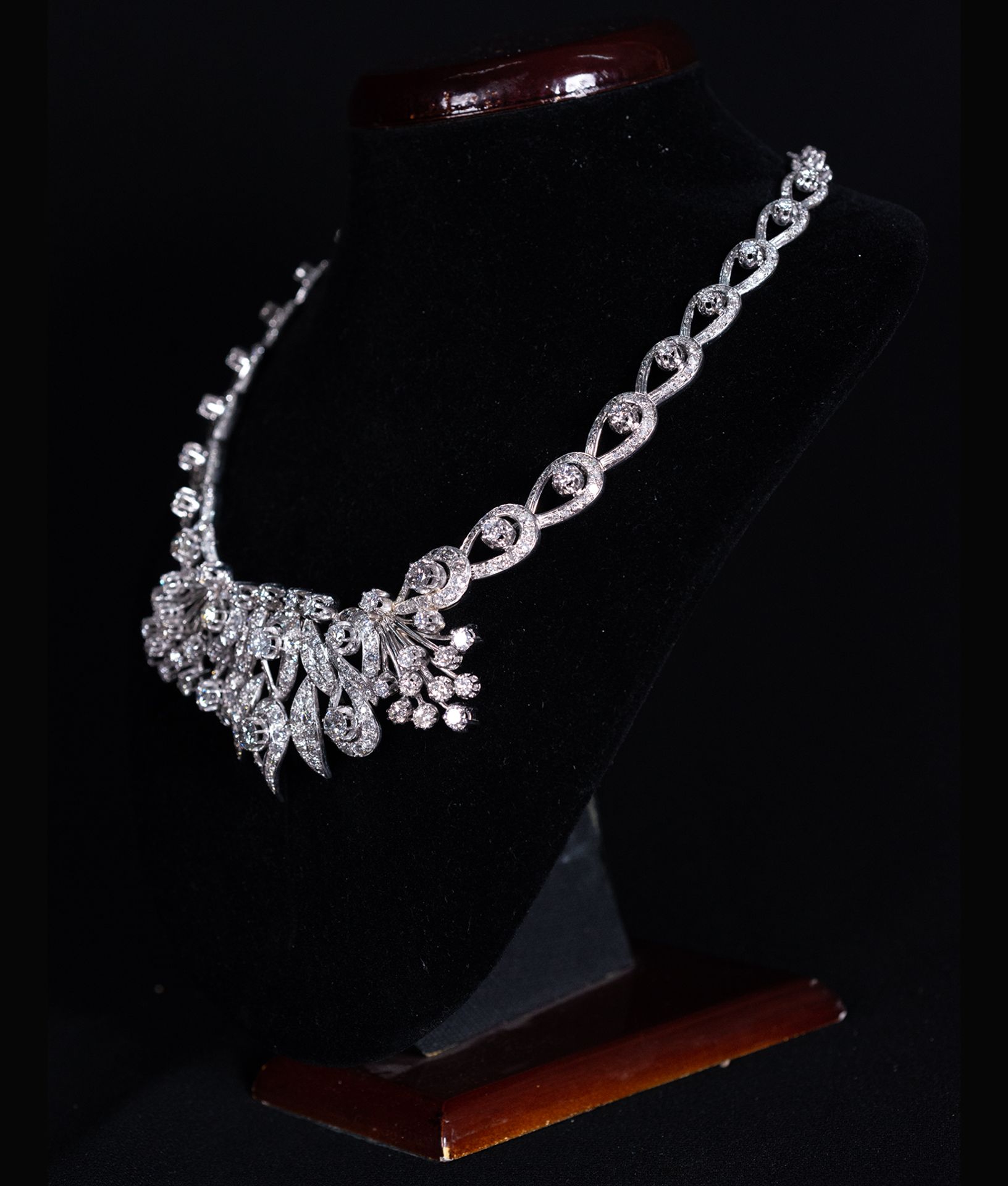 Important Lady necklace in white 18k gold and brilliant cut Diamonds of a total of 30 carats, 81 gra - Bild 7 aus 11