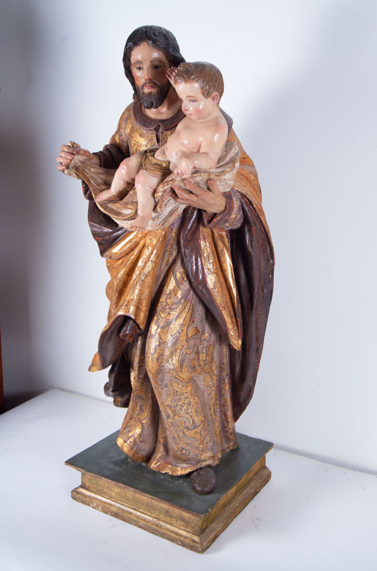 Saint Joseph with Child in Arms, Sevillian school of Pedro Roldán from the end of the 17th century - Image 3 of 6