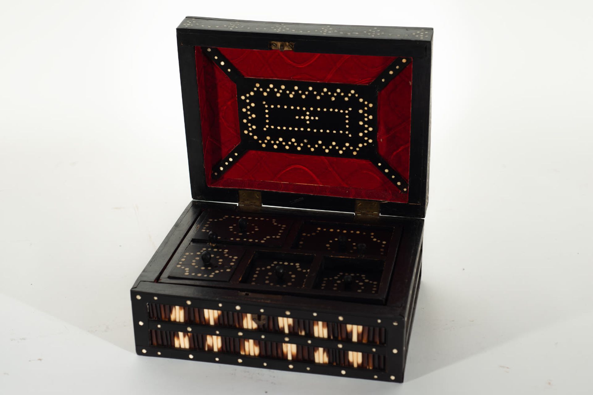 Rare Anglo Indian chest in rosewood and porcupine quills, colonial India, first half of the 20th cen - Image 4 of 5