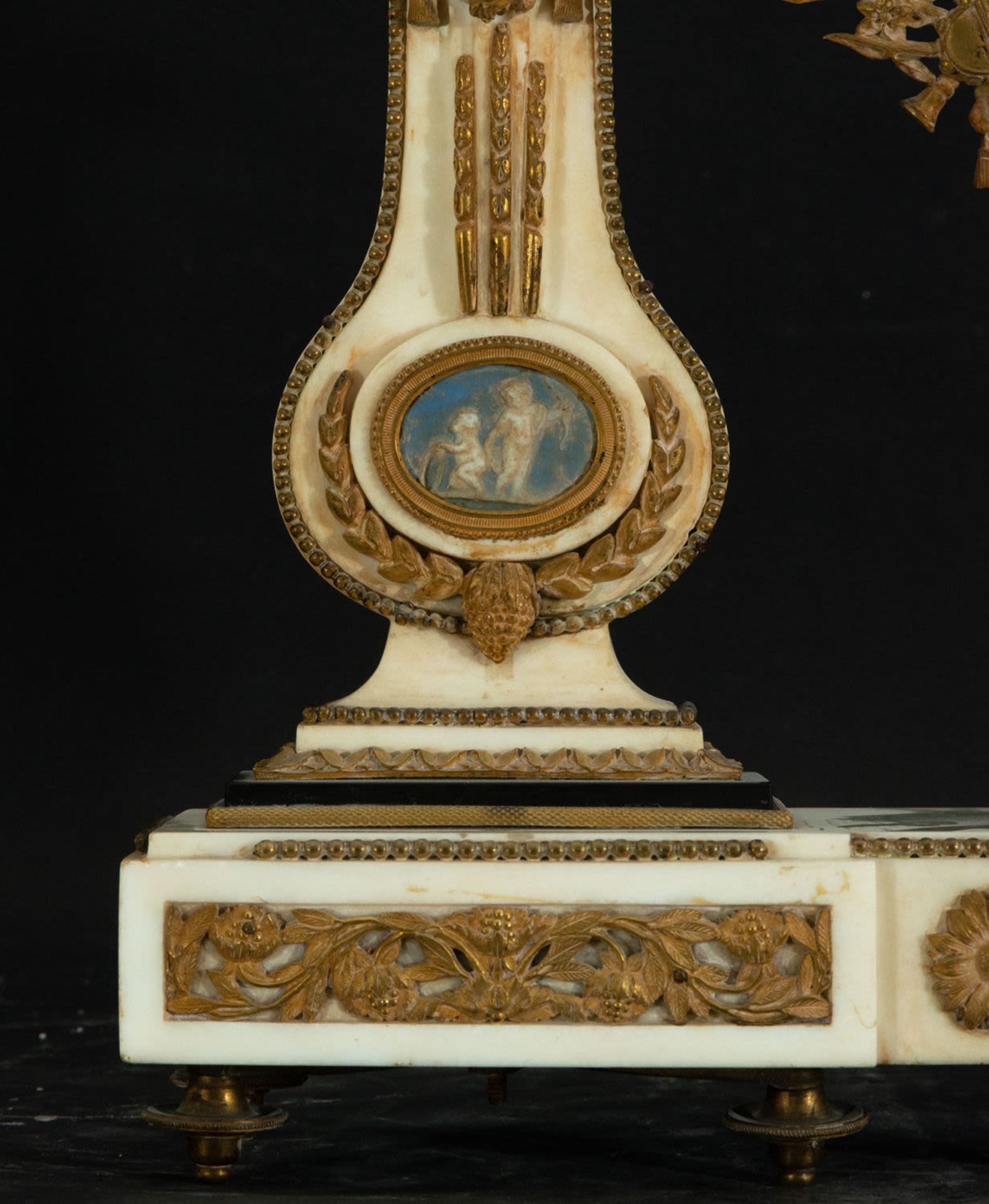 Sarlon à Liege portico clock in Alabaster and gilt bronze, France, 19th century - Image 3 of 8