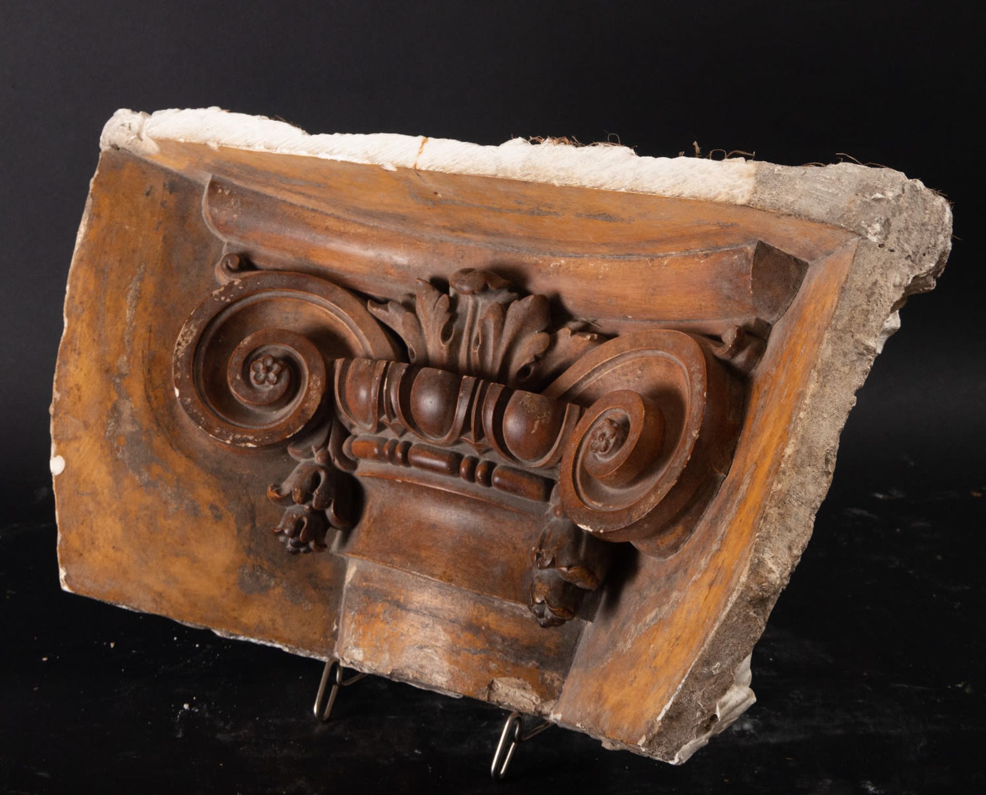 Triangular polychrome plaster molding of Ionic Capital, 17th century - Bild 2 aus 4