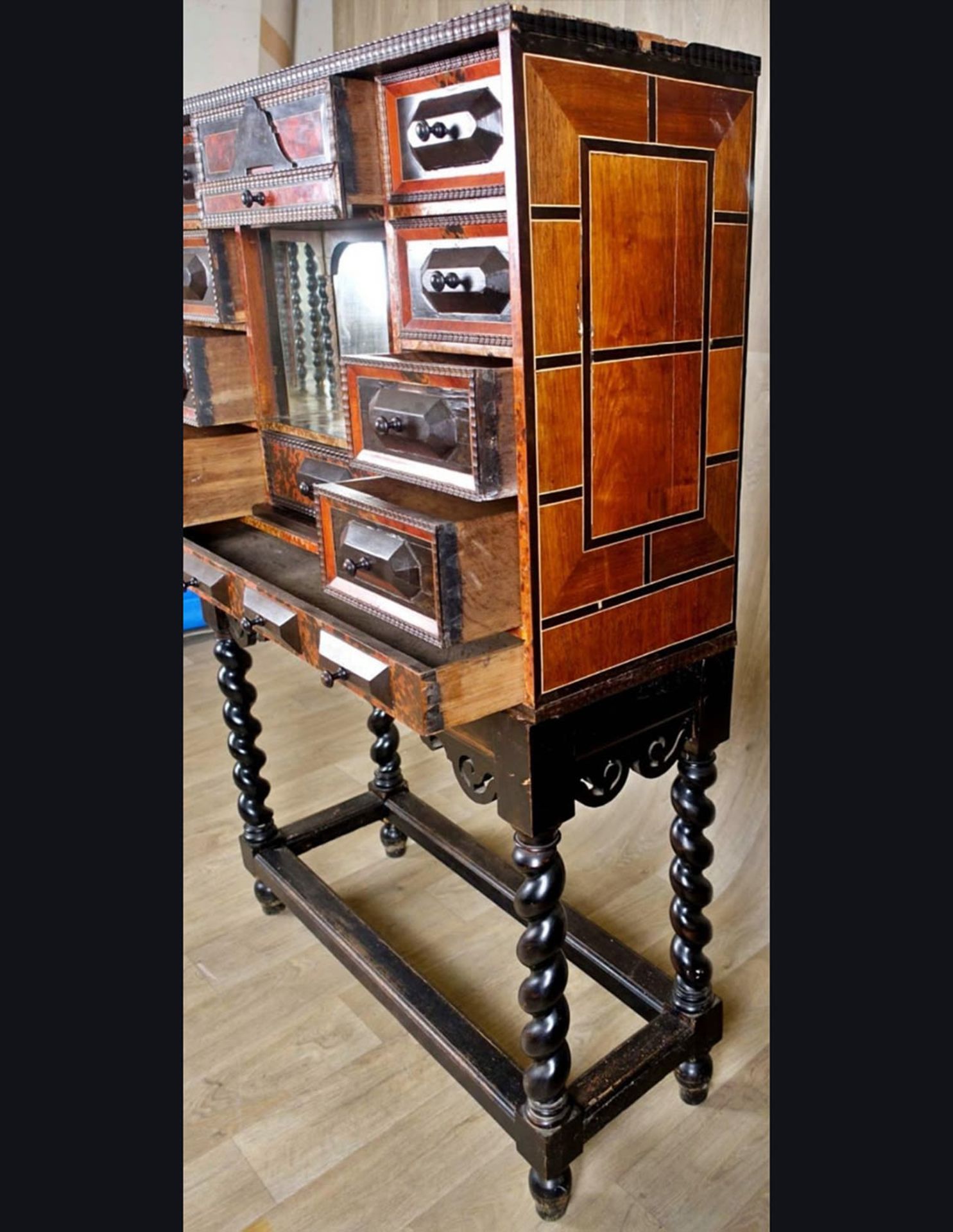 Dutch Cabinet in Tortoiseshell and Rosewood, 17th century - Image 4 of 5