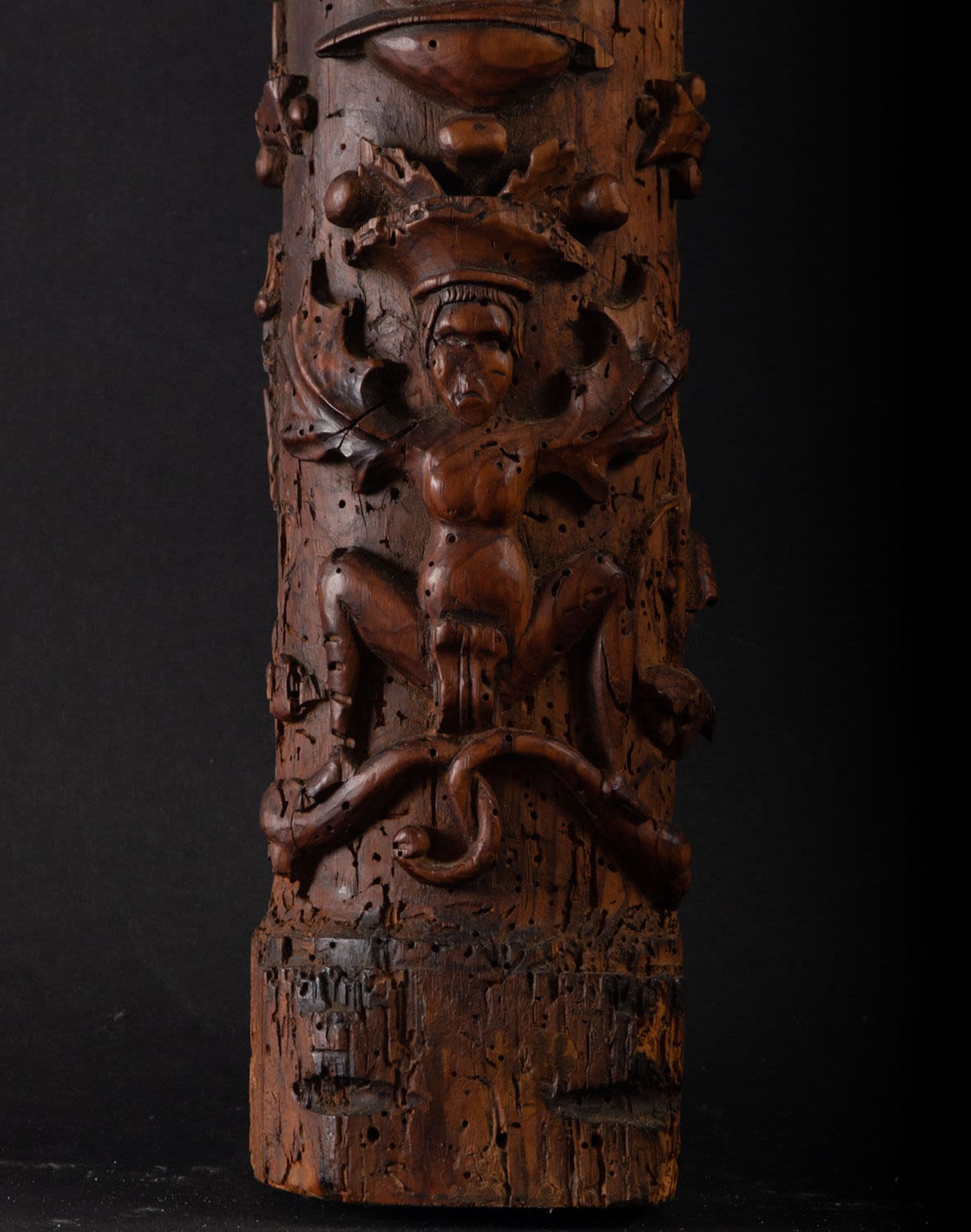 Plateresque column or Pilaster in pinewood, Spanish Renaissance work from the 16th century - Image 5 of 5
