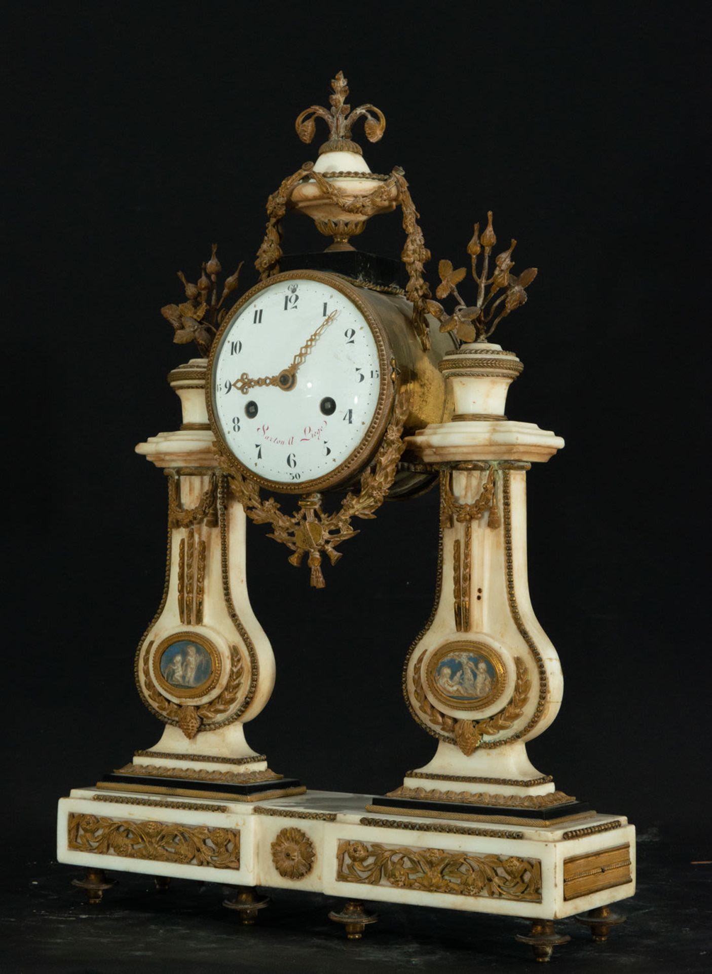 Sarlon à Liege portico clock in Alabaster and gilt bronze, France, 19th century - Image 5 of 8