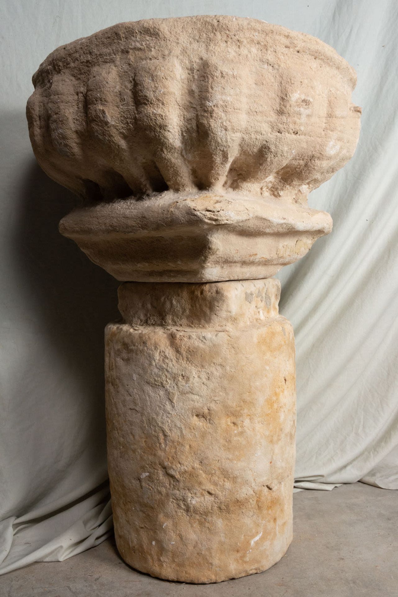 Renaissance Baptismal Font in carved stone, late 15th century - Bild 3 aus 3