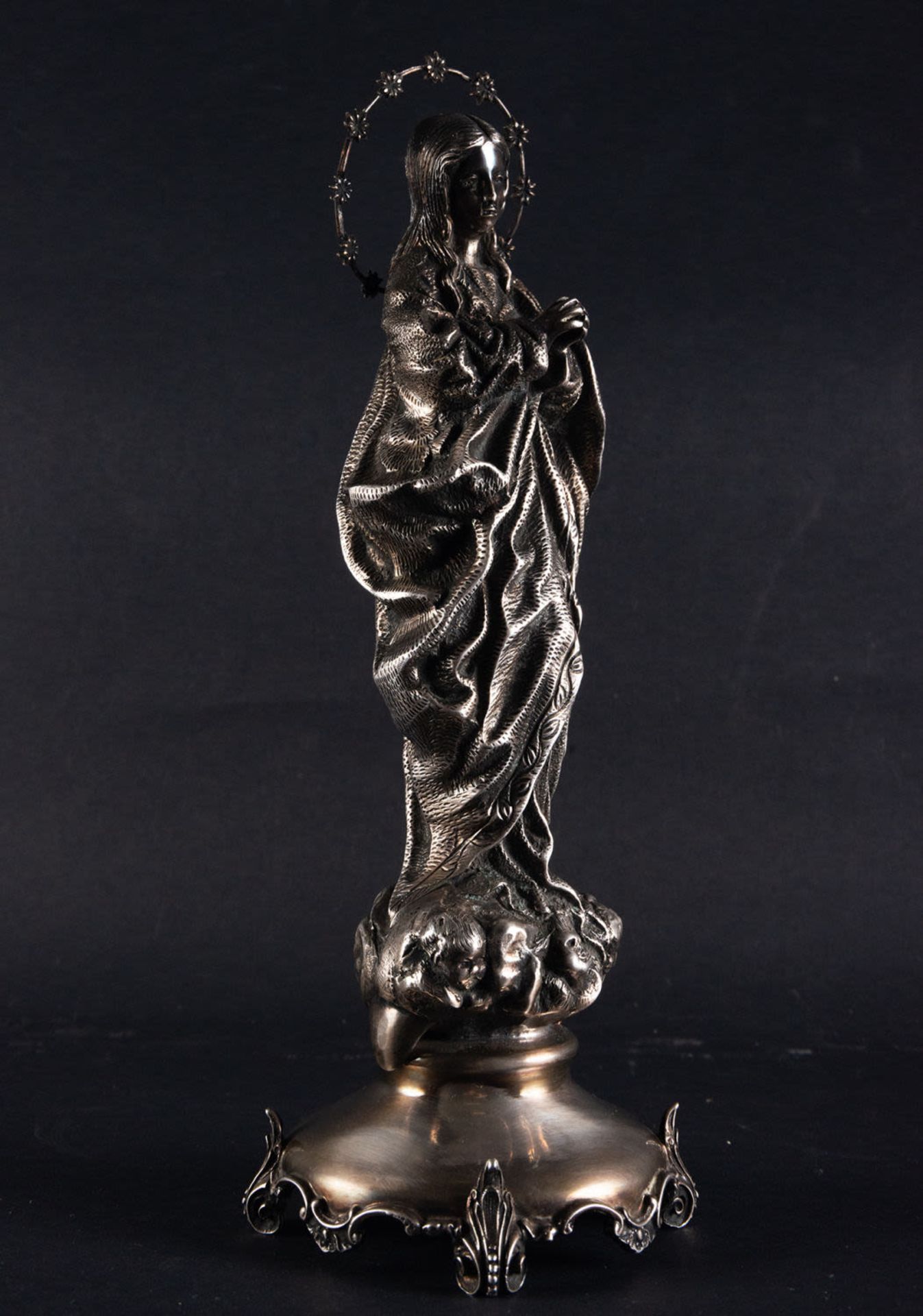 Beautiful Immaculate Virgin in Silver, following the model of the Virgin of the Facistol by Alondo C - Image 6 of 9