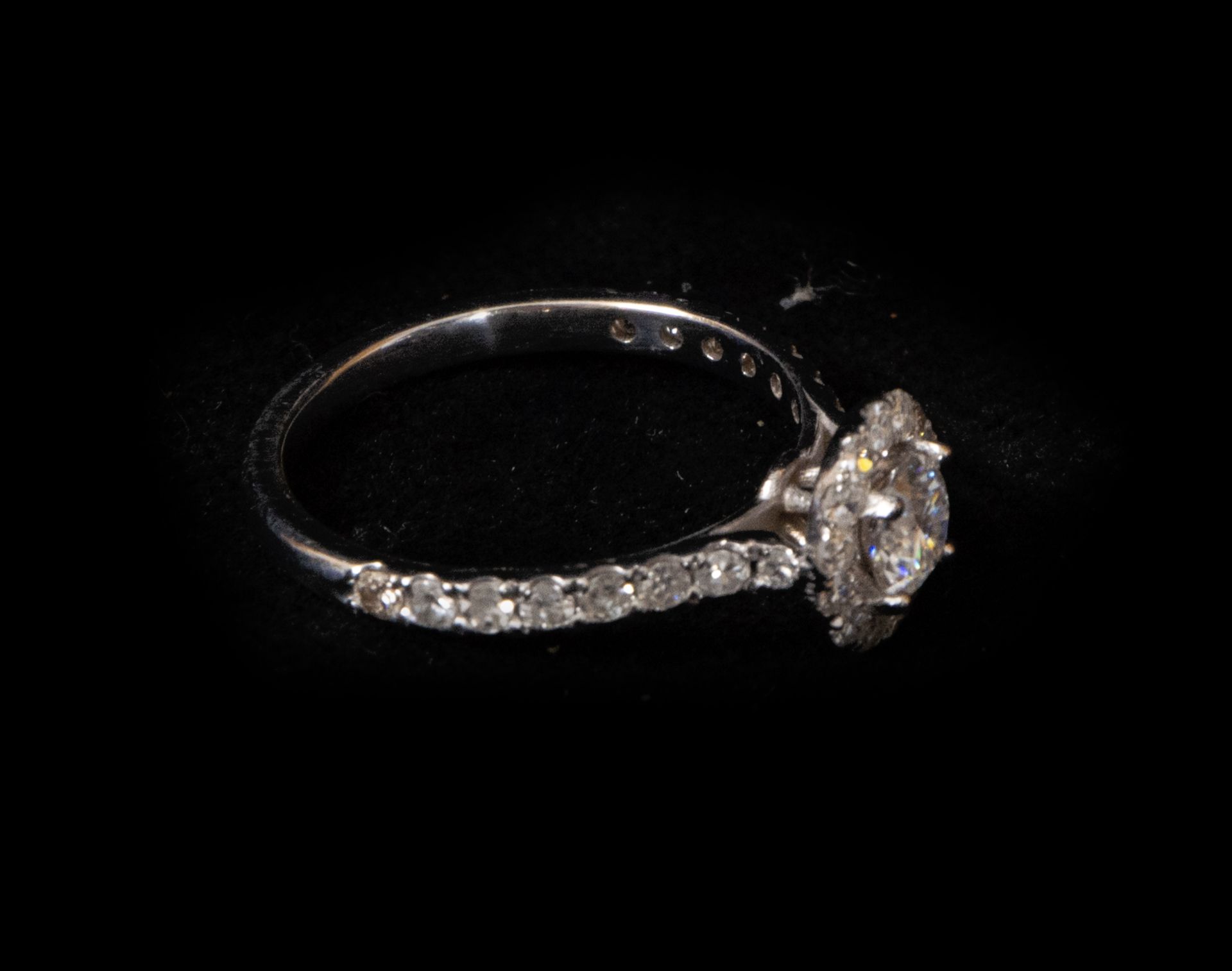 Ring with central diamond rosette of 0.50 ct and 1 ct in 0.10 brilliant cut diamonds, mounted in 18k - Bild 2 aus 3