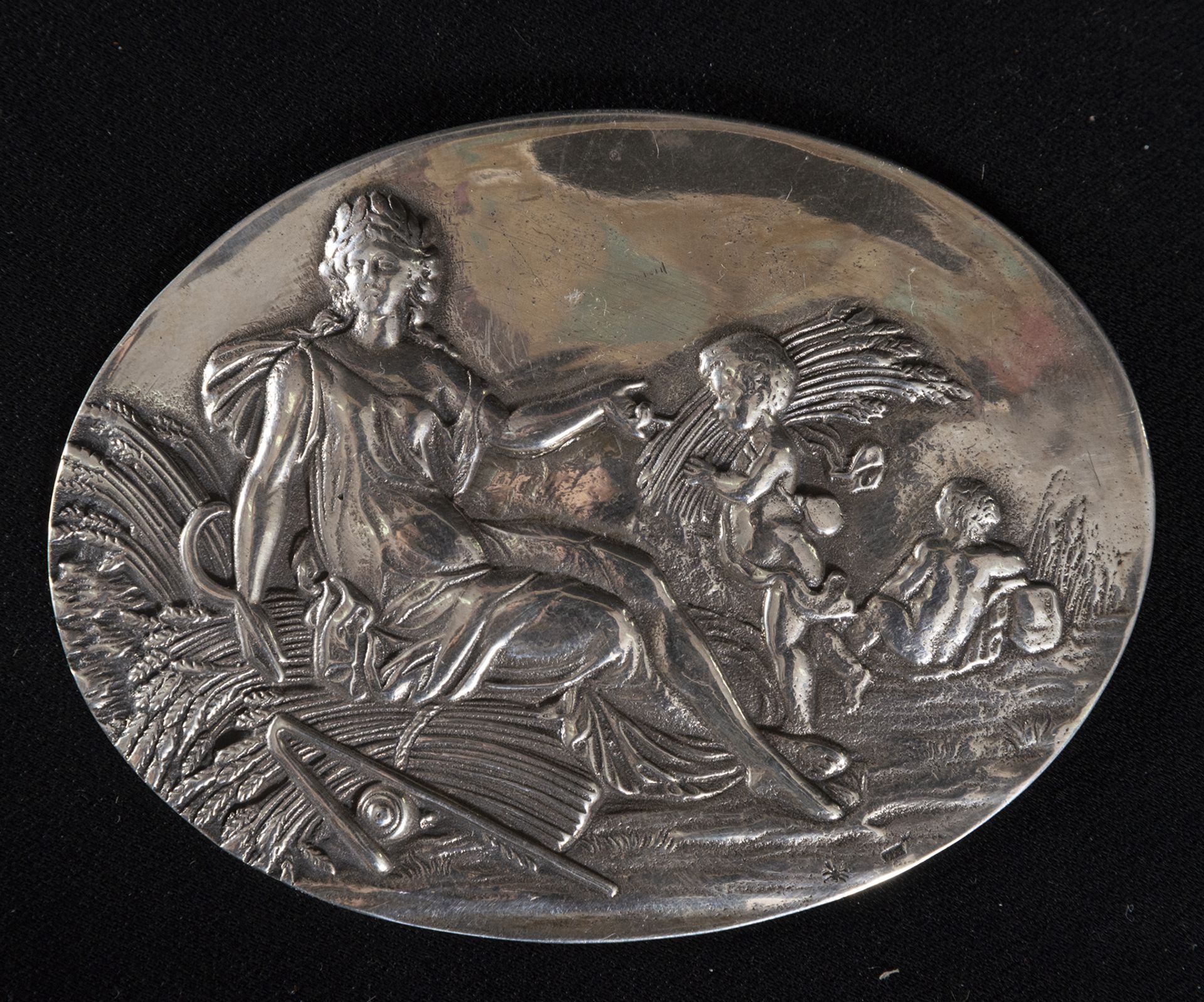 Plate in solid 925 Sterling Silver representing the Goddess Ceres, French school from the beginning 
