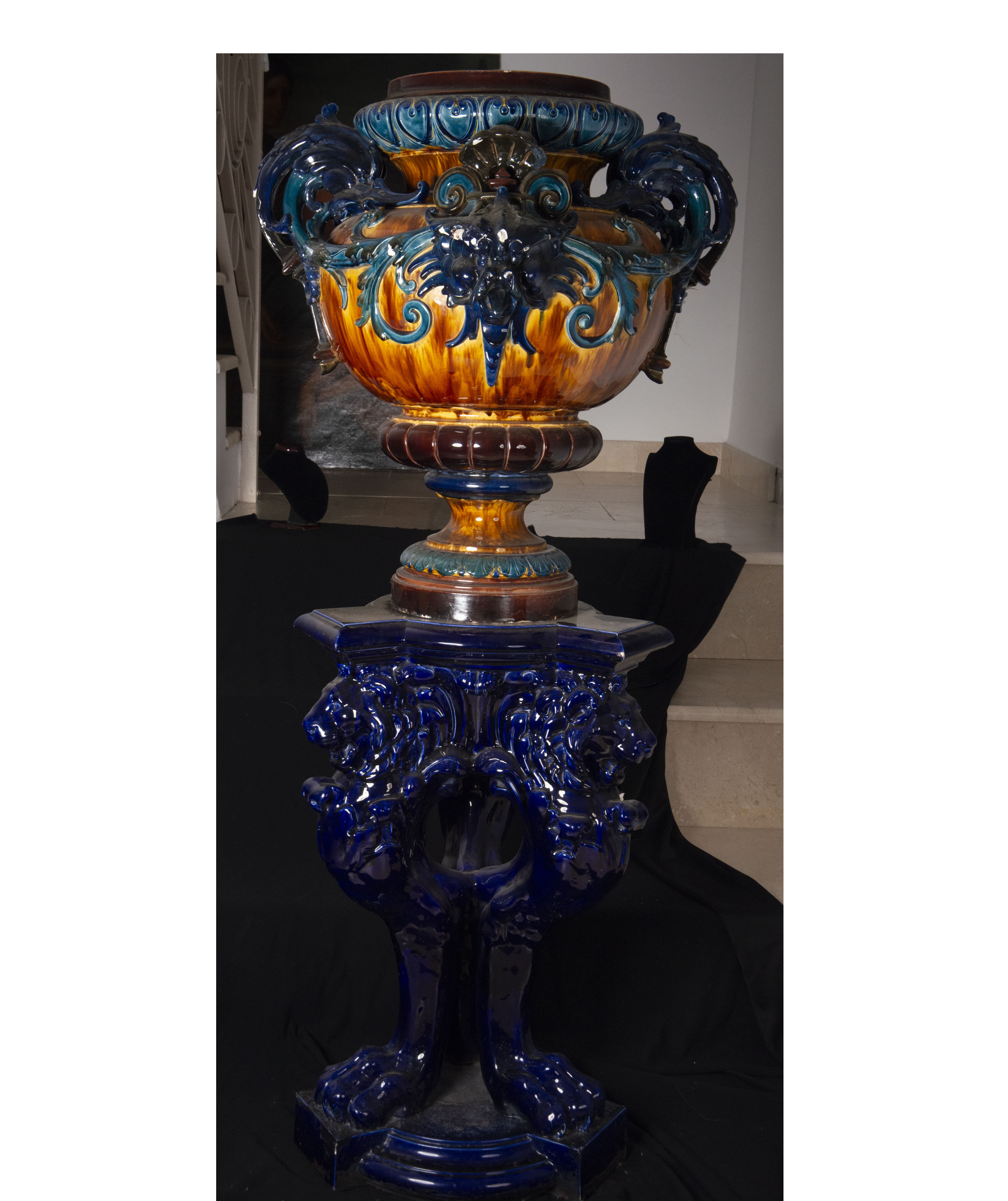 Large French Planter in cobalt blue glazed and polychrome stoneware in the Art Nouveau style, around - Image 4 of 6