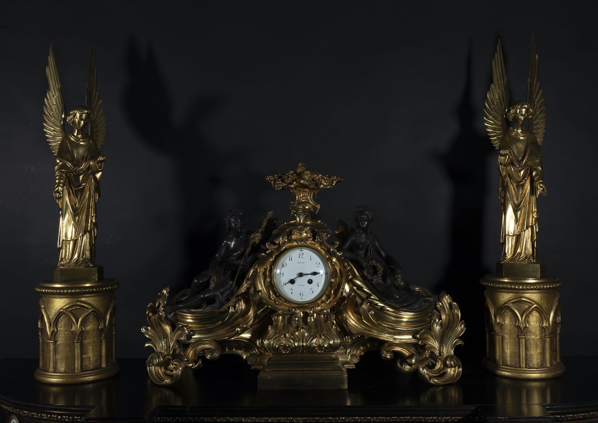 Very large Regency style Table Clock with garrison of Guardian Angels, in gilt and blued bronze, 19t - Image 2 of 8