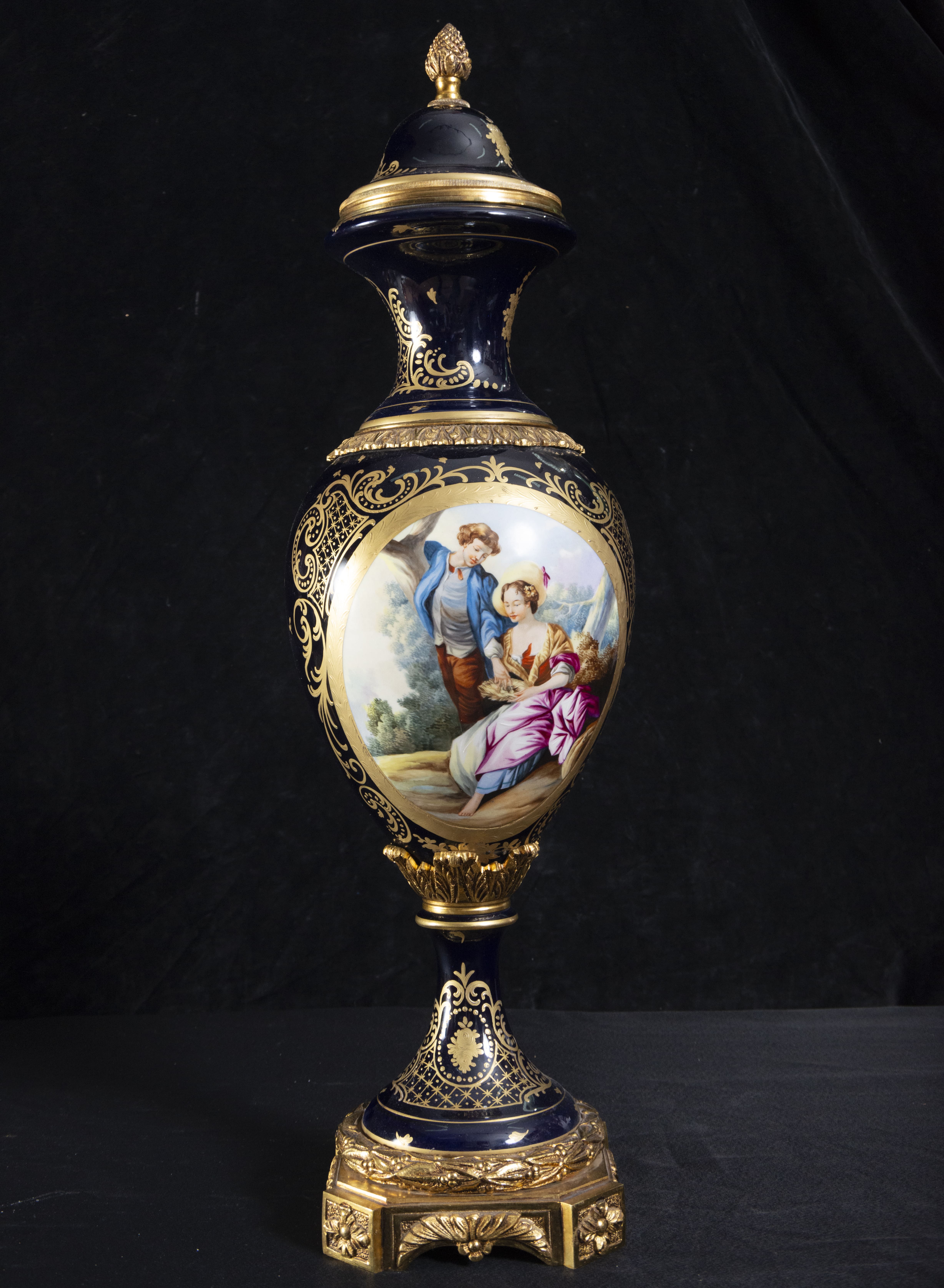 Great pair of French porcelain vases "Sevres Blue", mounted in gilt bronze, late 19th century - Image 2 of 6