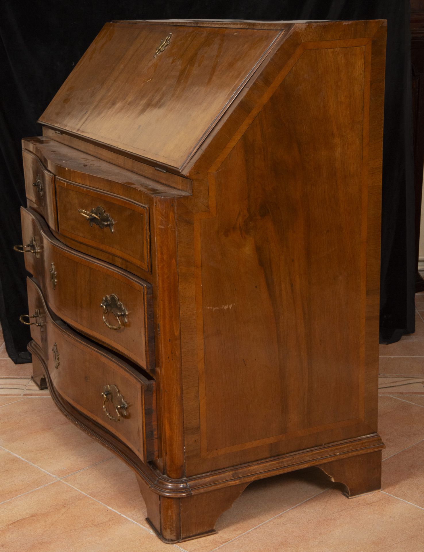 Bureau Carlos III - Carlos IV transition desk in oak wood and walnut and fruit marquetry, 18th centu - Image 2 of 4