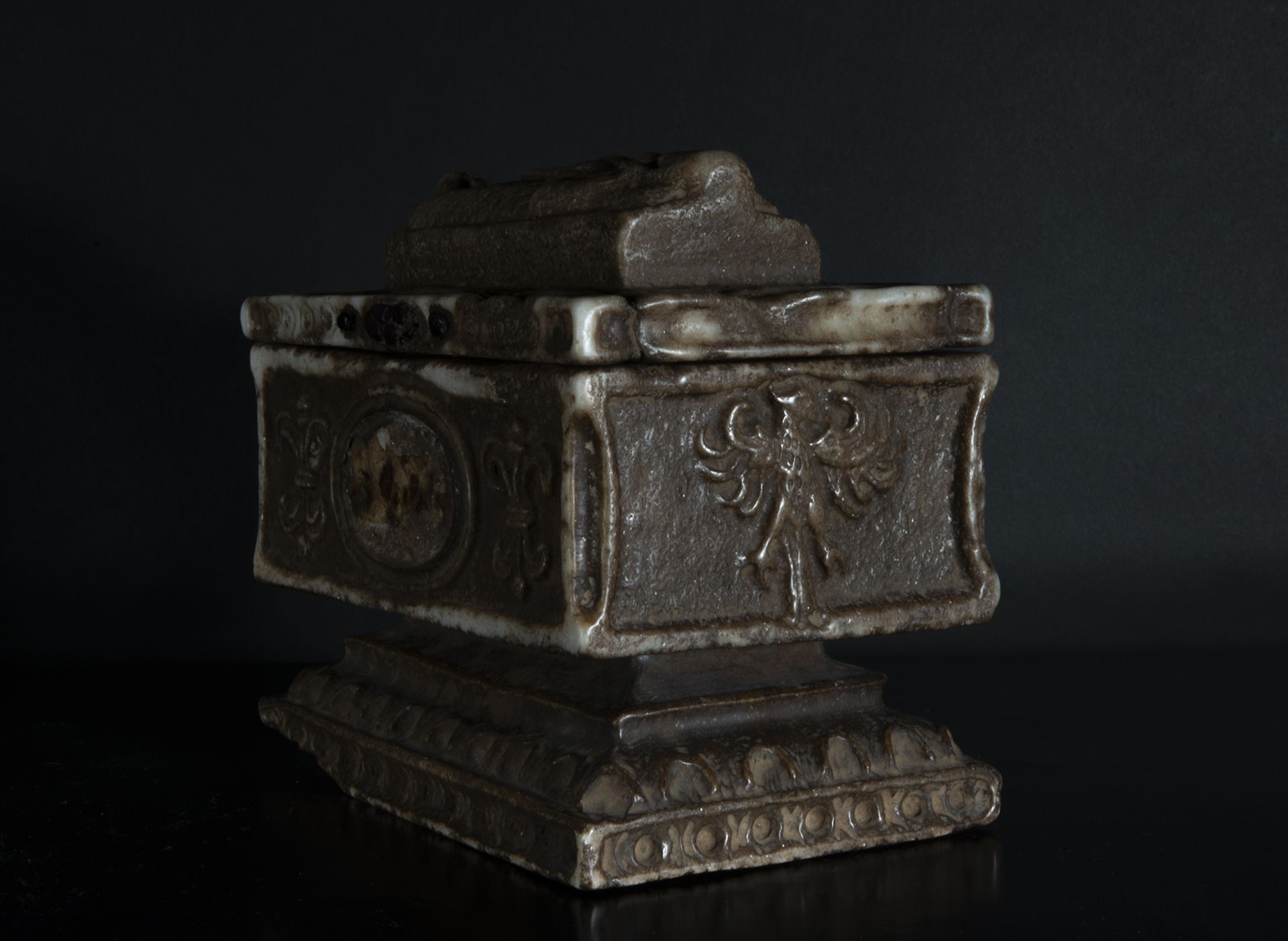 Norman Siculus style chest for relics of a Knight of the Crusades, following early medieval models,  - Image 3 of 5