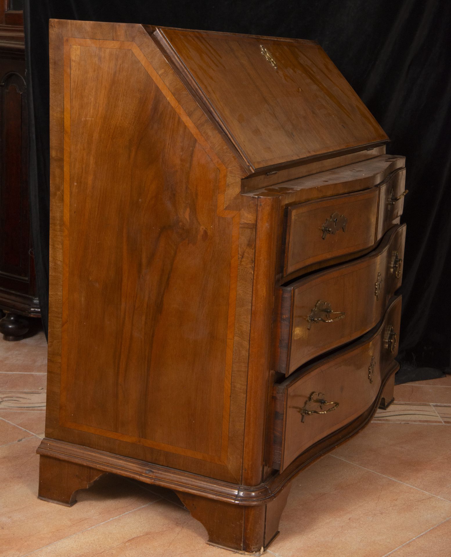 Bureau Carlos III - Carlos IV transition desk in oak wood and walnut and fruit marquetry, 18th centu - Image 3 of 4