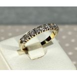 Elegant ring in 18k gold and brilliant cut diamonds