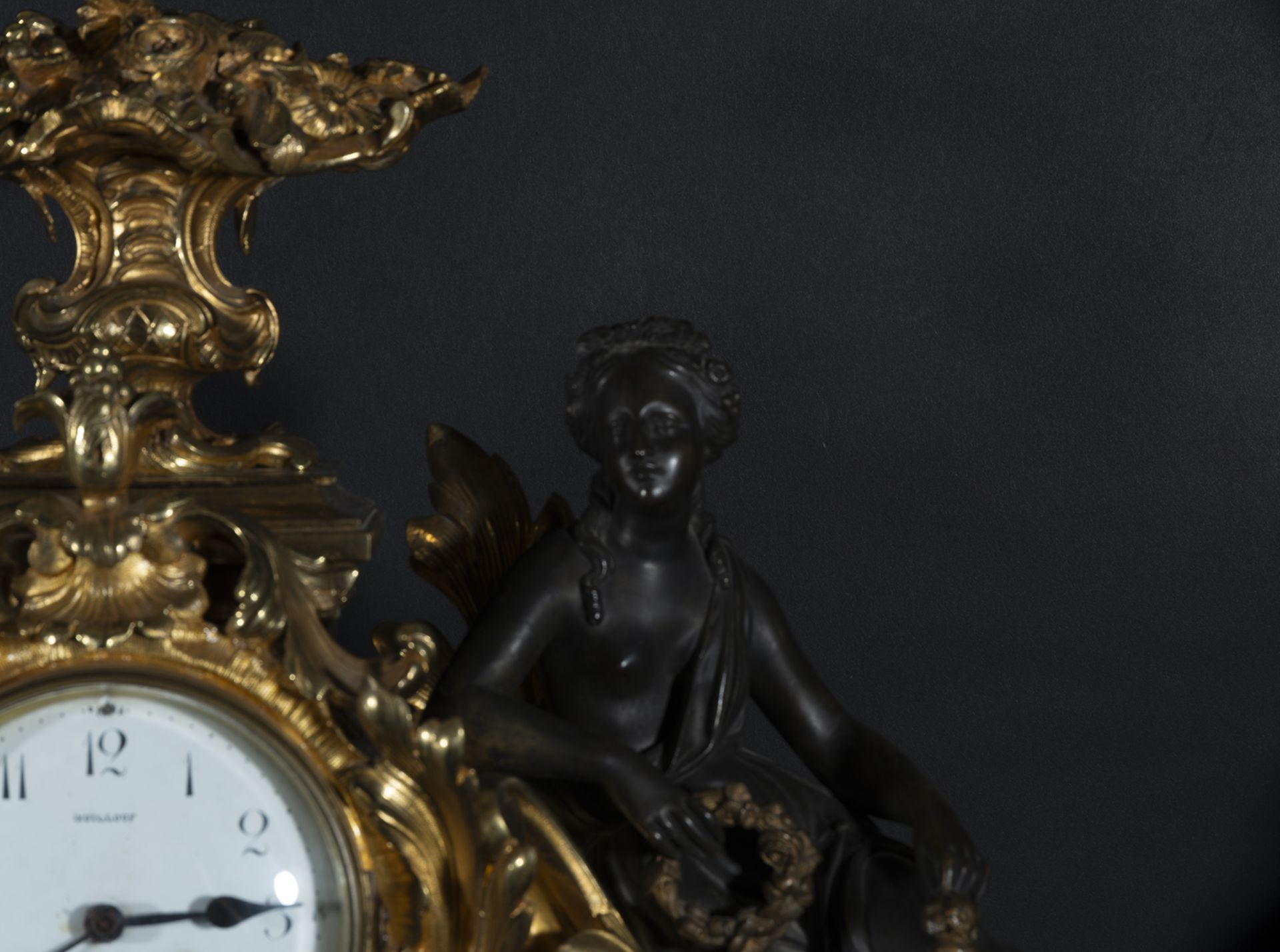 Very large Regency style Table Clock with garrison of Guardian Angels, in gilt and blued bronze, 19t - Image 5 of 8