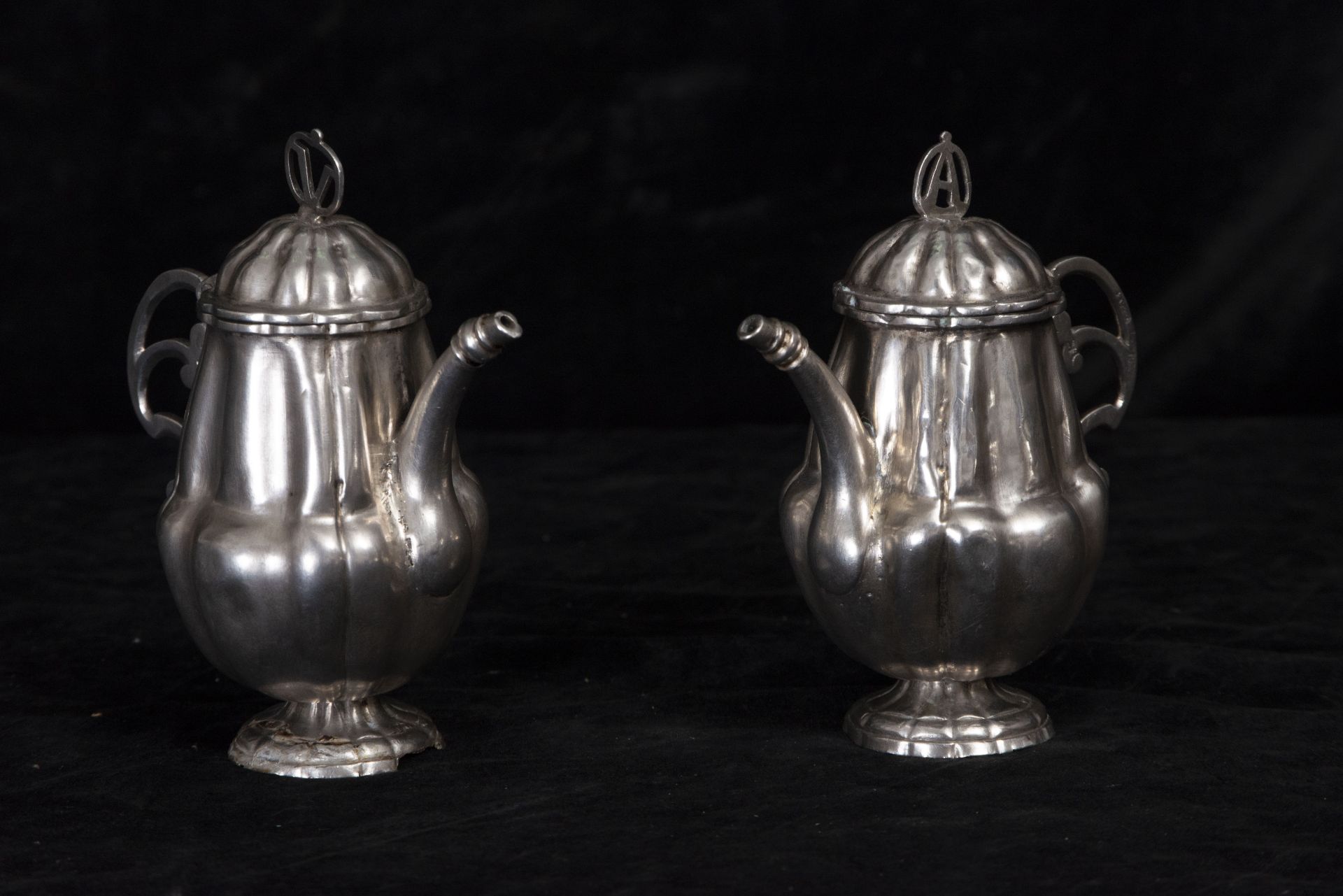 Pair of Cruet Cruets from the 18th century, Mexican colonial work, Viceroyalty of New Spain