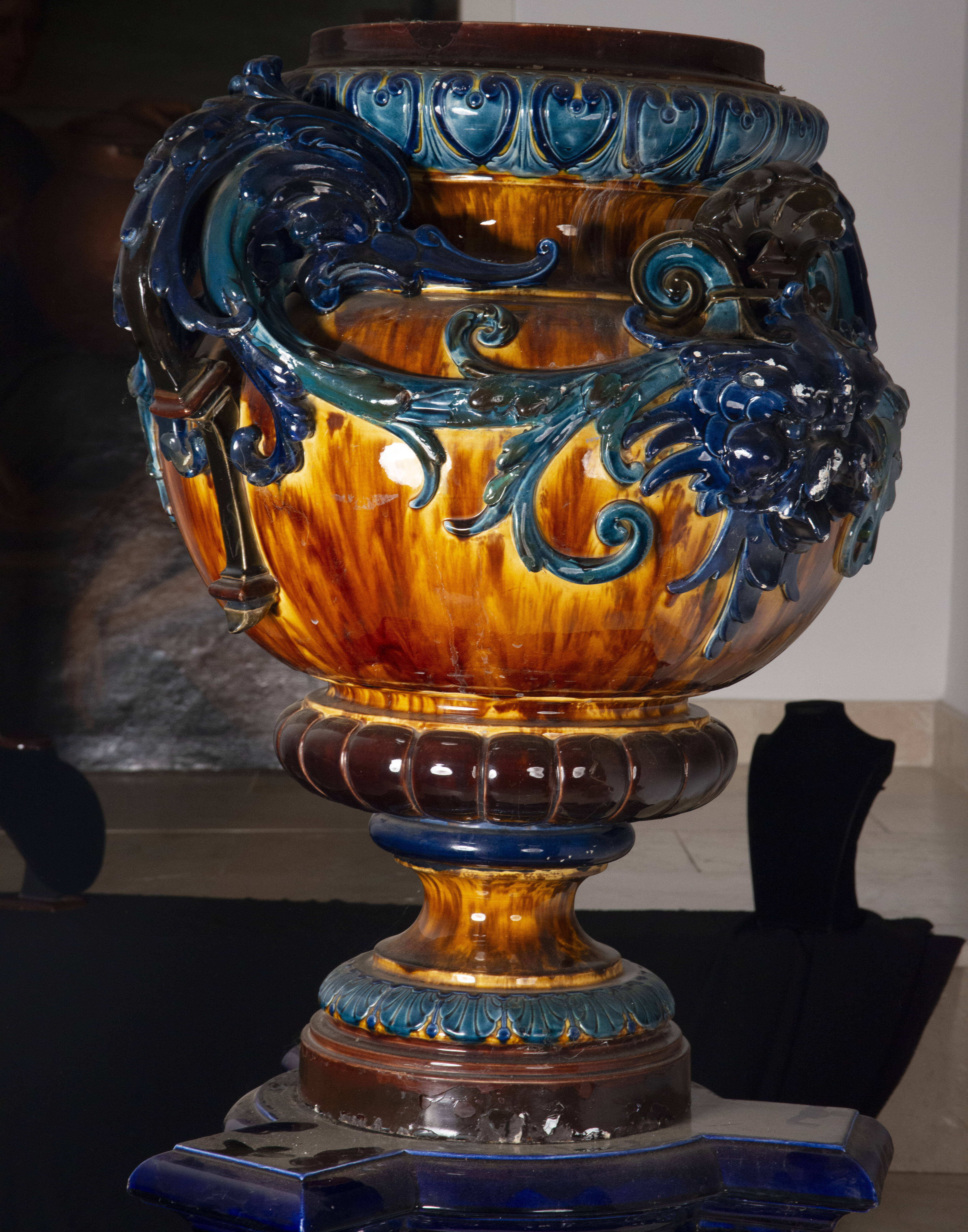 Large French Planter in cobalt blue glazed and polychrome stoneware in the Art Nouveau style, around - Image 3 of 6