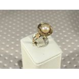 Ring with 0.8 mm Natural pearl