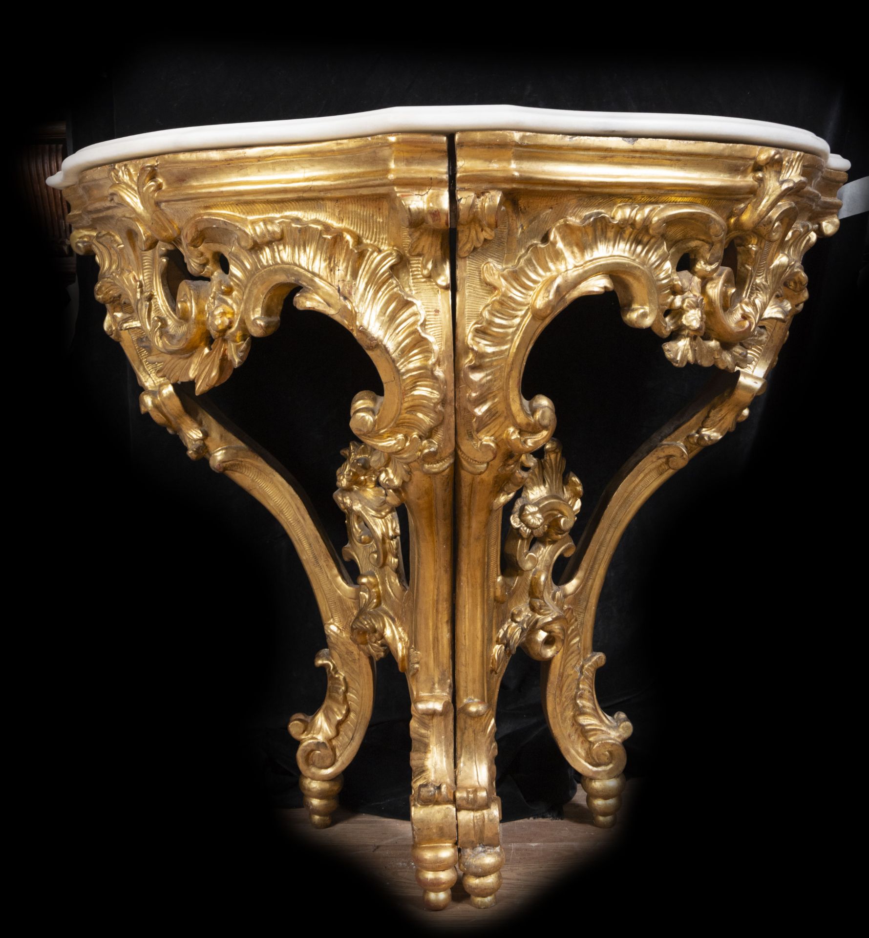 Louis XV hallway console in gilt wood and white marble top, 18th century