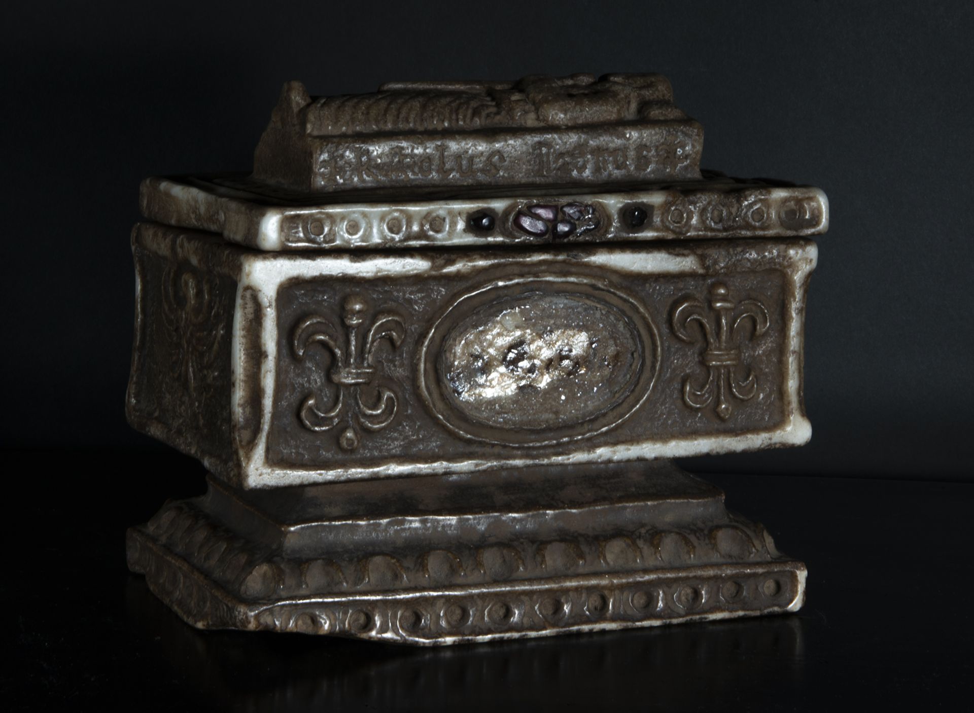 Norman Siculus style chest for relics of a Knight of the Crusades, following early medieval models,  - Image 5 of 5