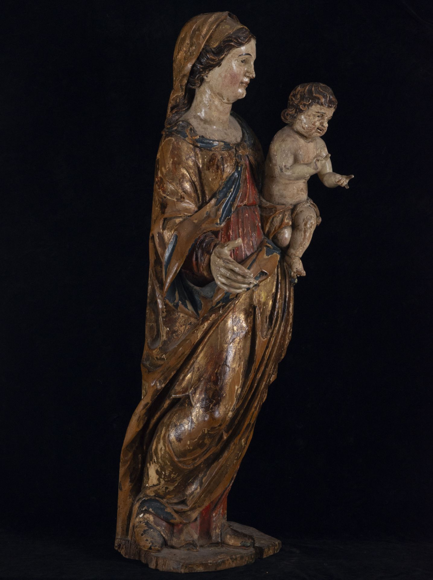 Madonna with Child in polychrome Walnut wood, South German school of the early 16th century - Image 3 of 4
