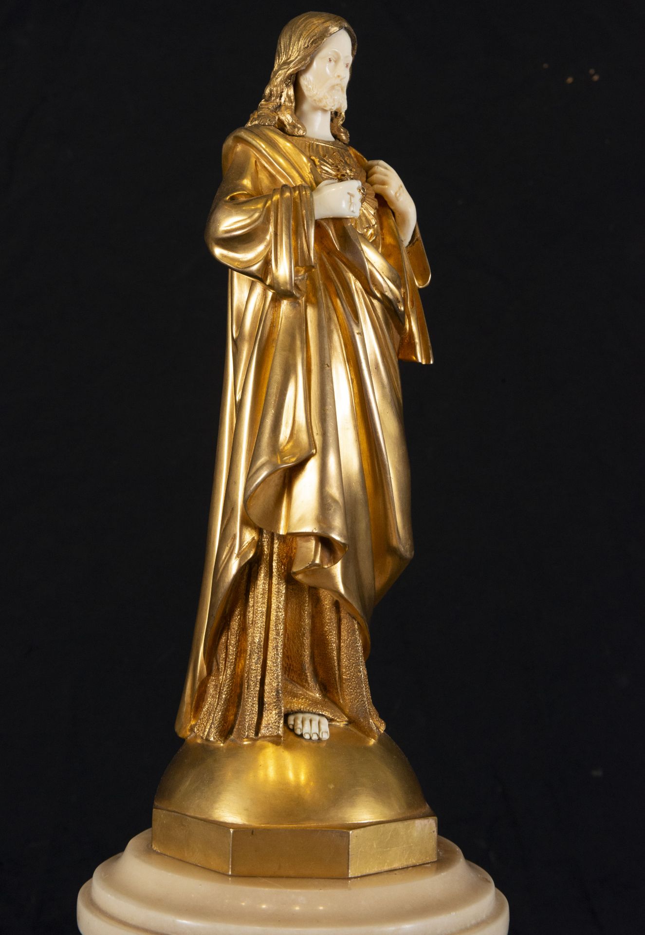 Beautiful Chryselephantine Sculpture from the Art Nouveau period representing the Sacred Heart of Je - Image 2 of 3