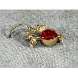 Elegant Nasrid Revival style brooch with pomegranate in 18k gold and rubies