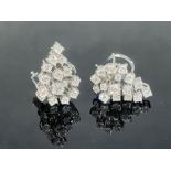 Distinguished pair of Lady's earrings with a total of 3.46 ct brilliant cut diamonds set in platinum