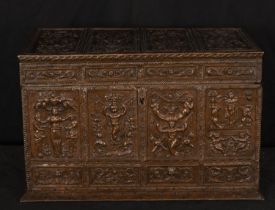 Italian chest in embossed copper sheet with Renaissance motifs, 17th - 18th centuries