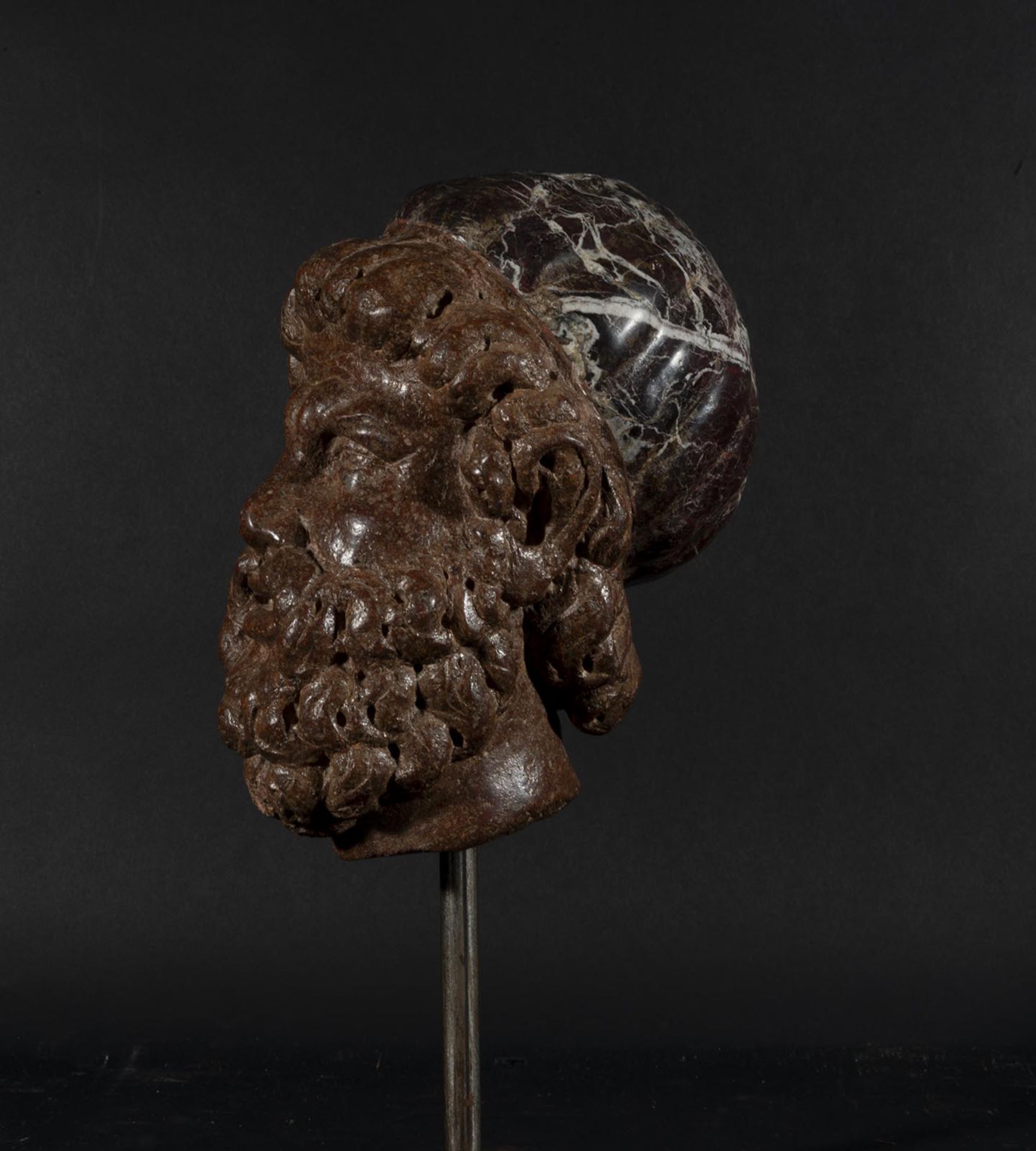 Hercules head in Red Porphyry and Marble following Classical Roman models, Italian, 16th - 17th c - Image 4 of 5