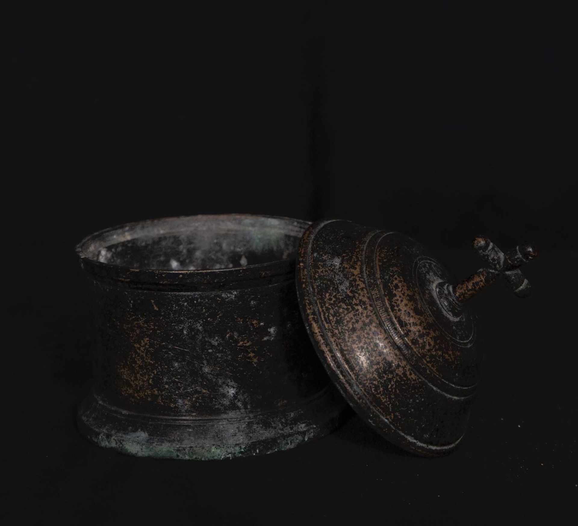 Gothic Censer and Pyx in Bronze from the 15th century - Image 4 of 4