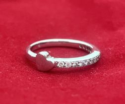 18 kt white gold and diamond heart ring