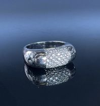 18kt White Gold and Diamonds Ring.