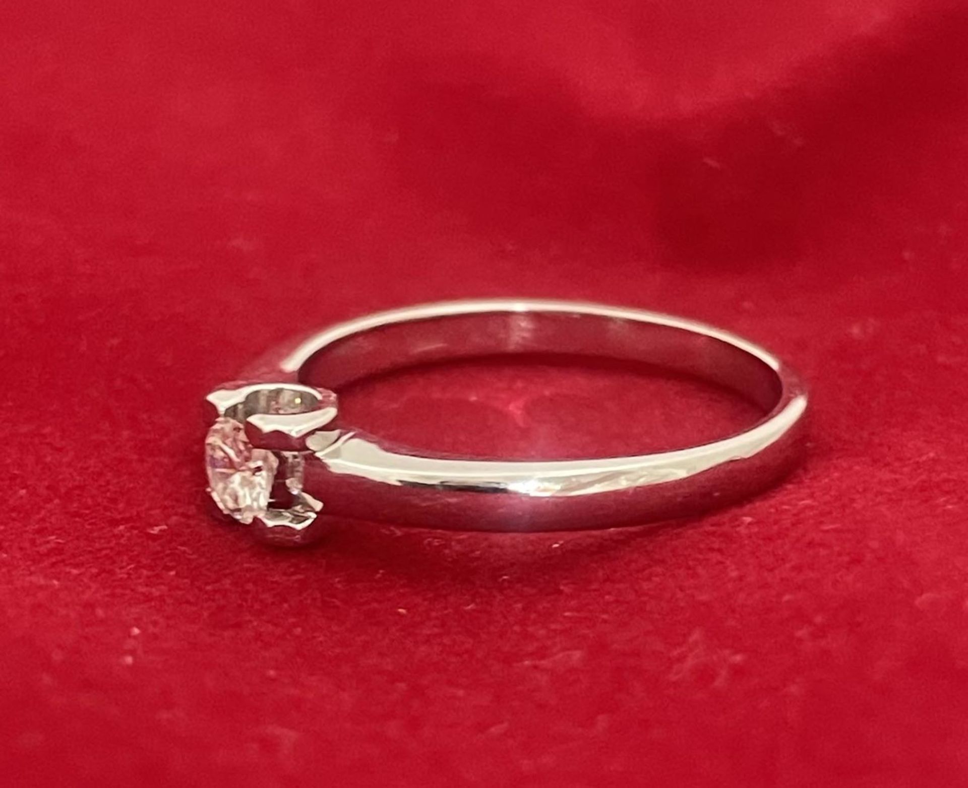 18 kt white gold solitaire ring - Image 2 of 4